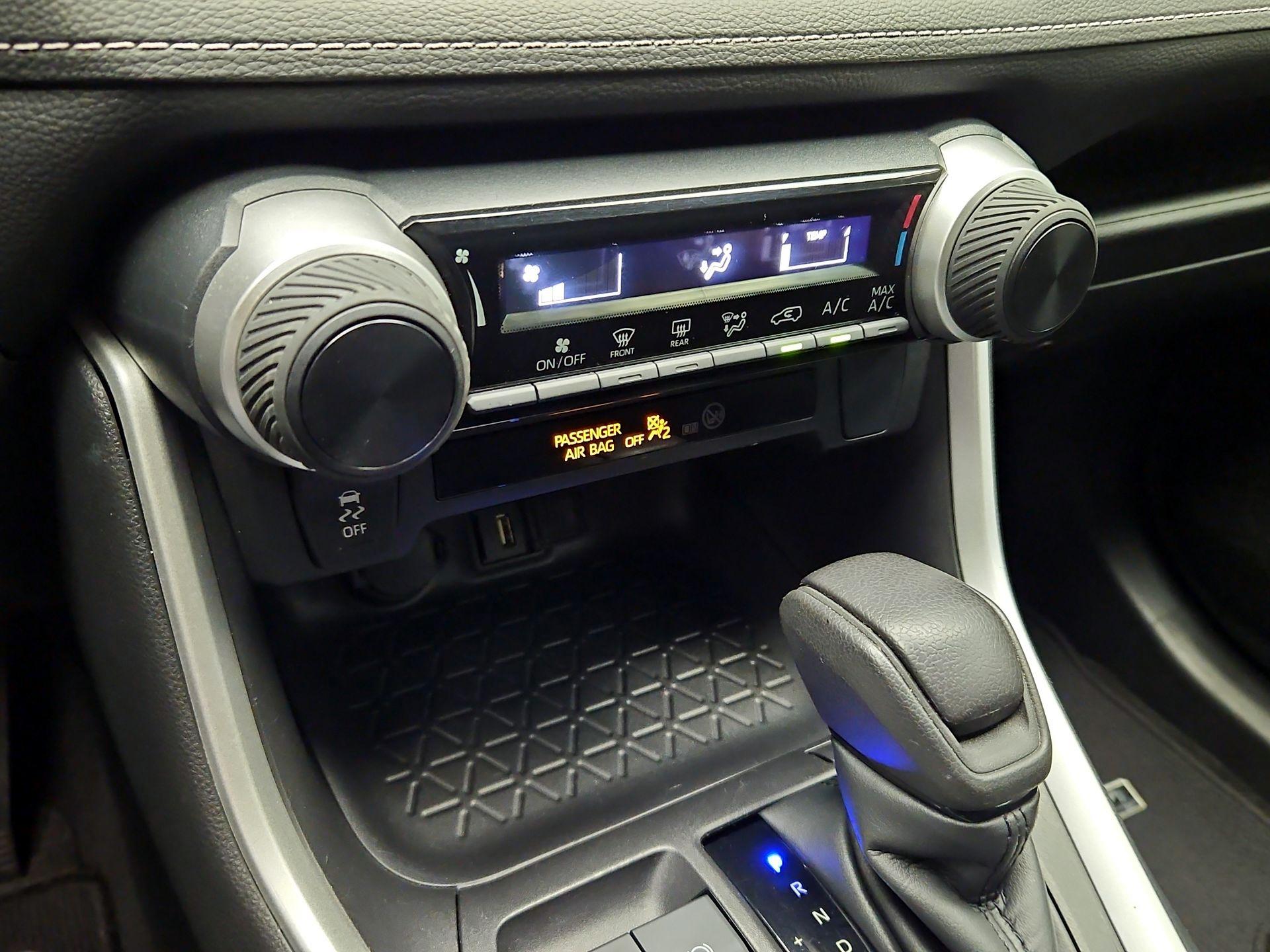 Thumbnail: 2022 Toyota RAV4 - 16