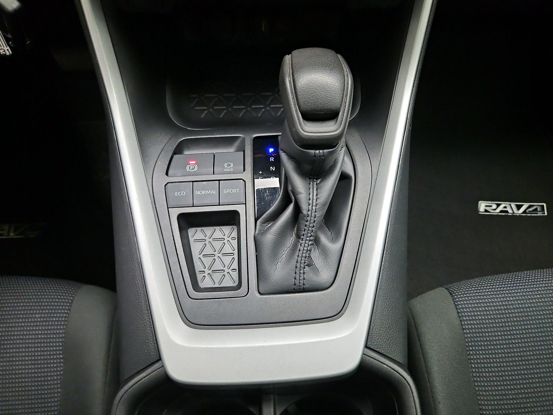 Thumbnail: 2022 Toyota RAV4 - 17