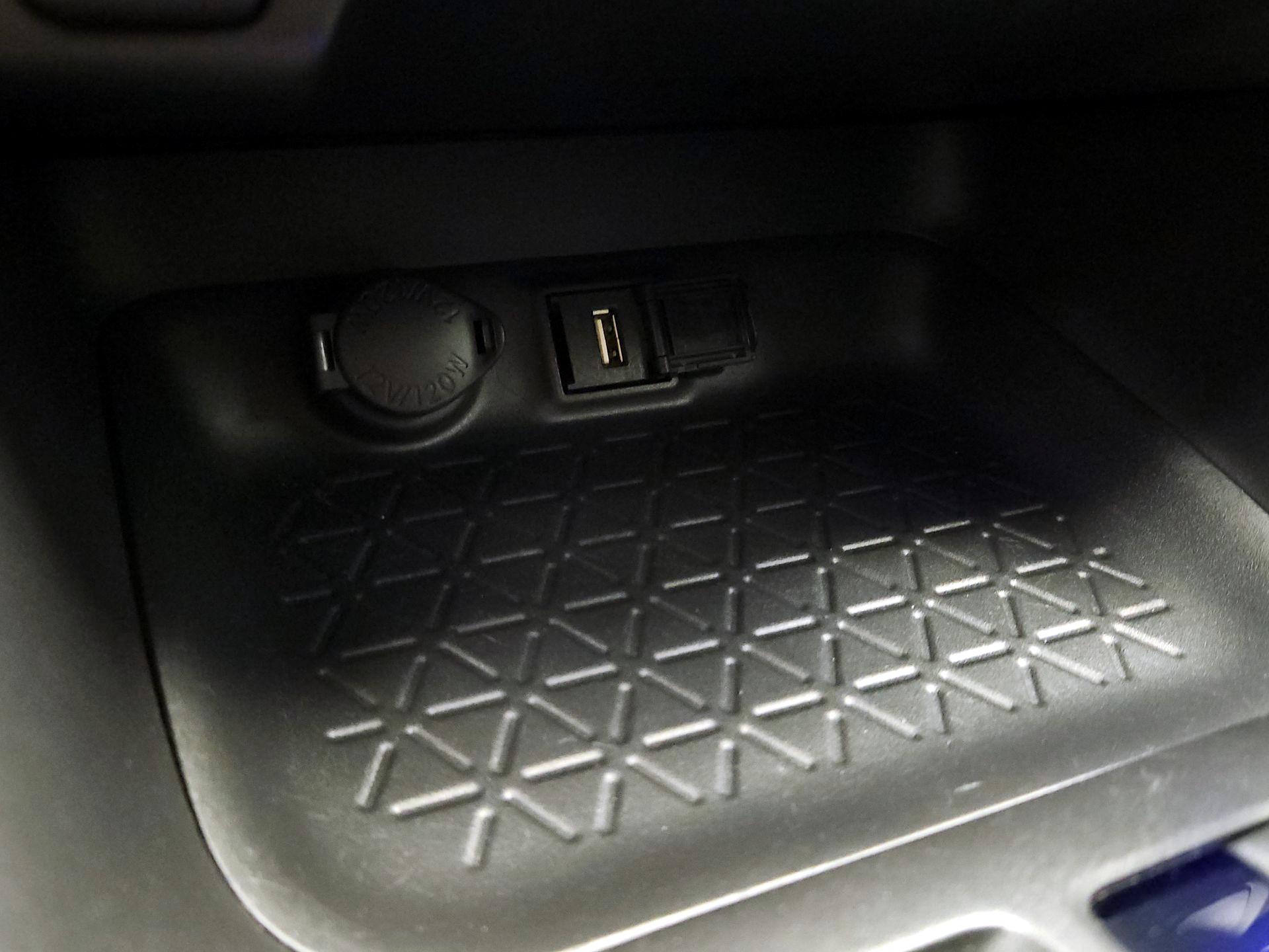 Thumbnail: 2022 Toyota RAV4 - 18