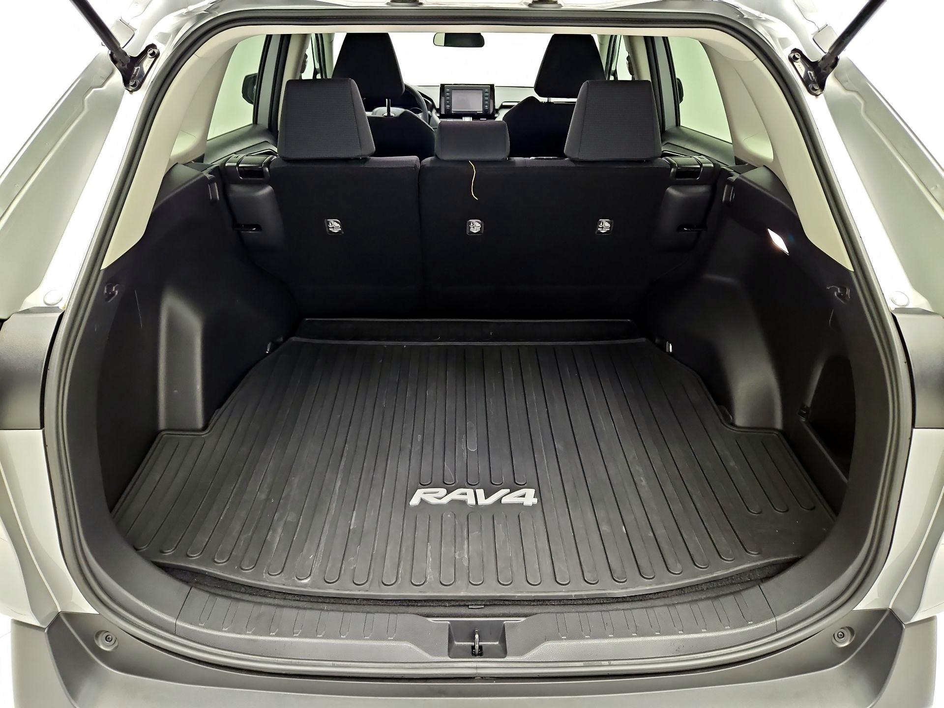 Thumbnail: 2022 Toyota RAV4 - 20