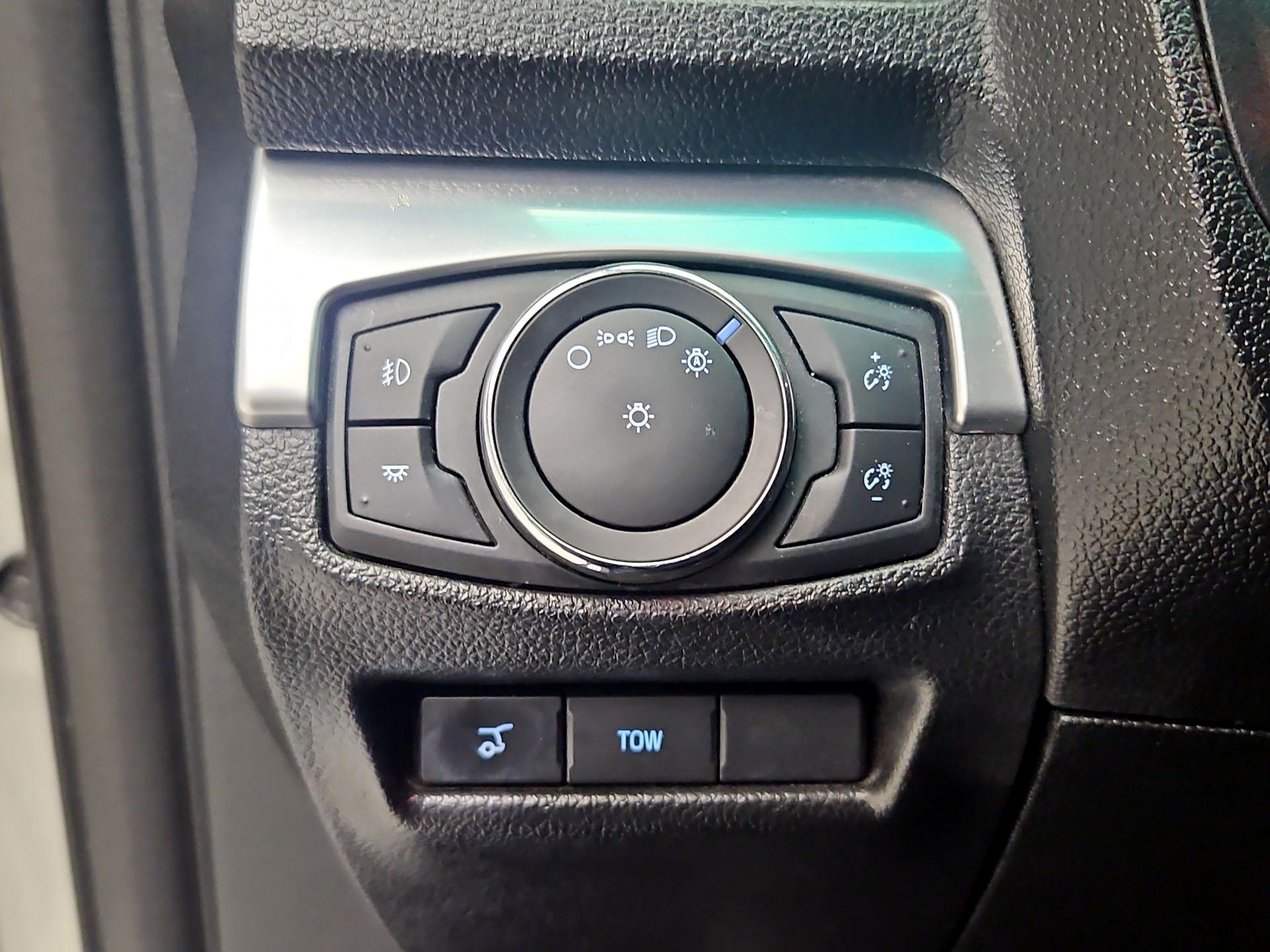 Thumbnail: 2016 Ford Explorer - 13