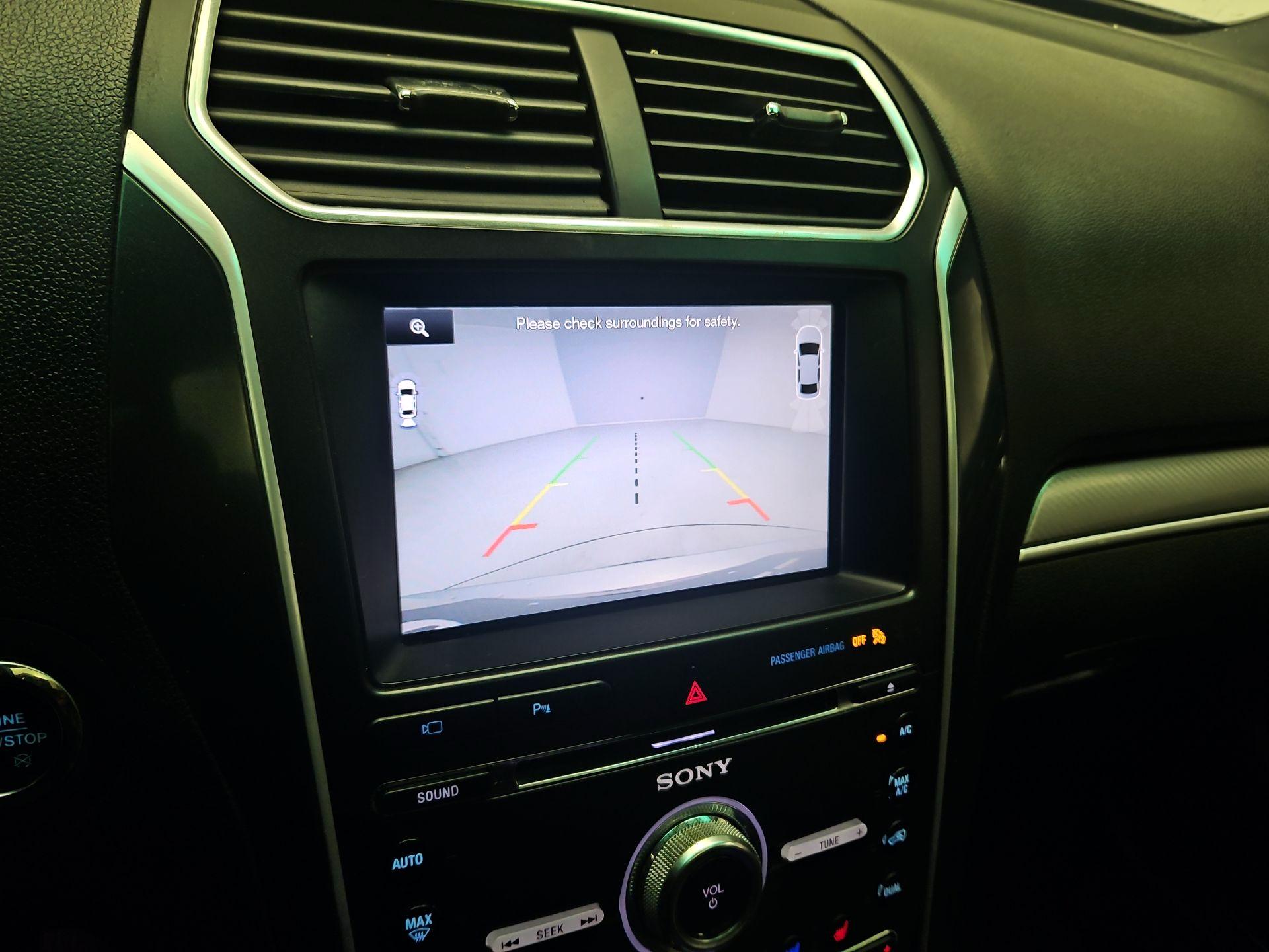 Thumbnail: 2016 Ford Explorer - 15