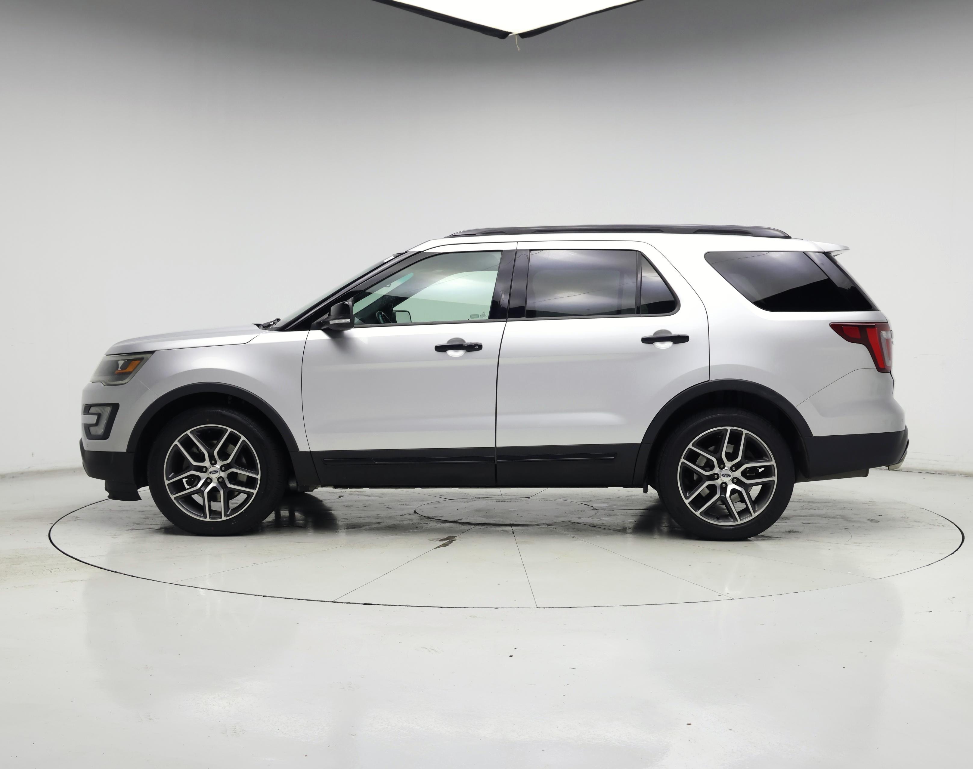 Thumbnail: 2016 Ford Explorer - 3