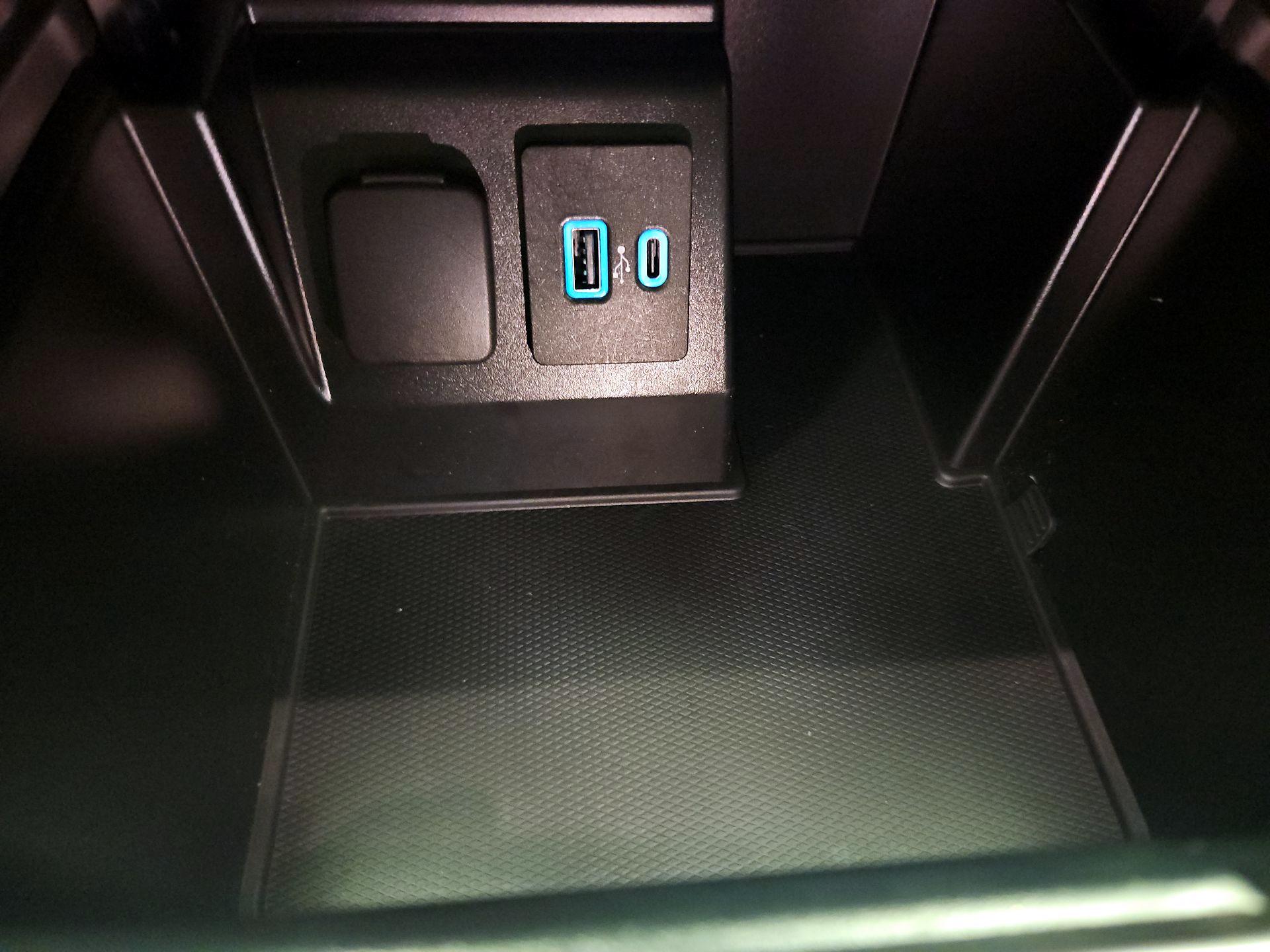 Thumbnail: 2020 Ford Explorer - 19