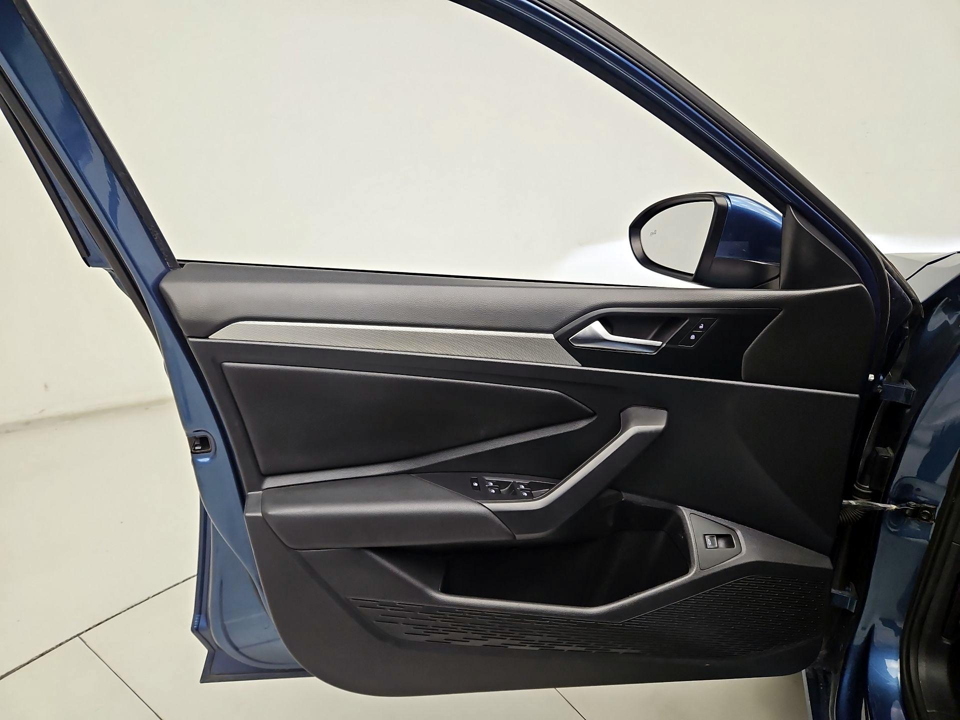 Thumbnail: 2019 Volkswagen Jetta - 12