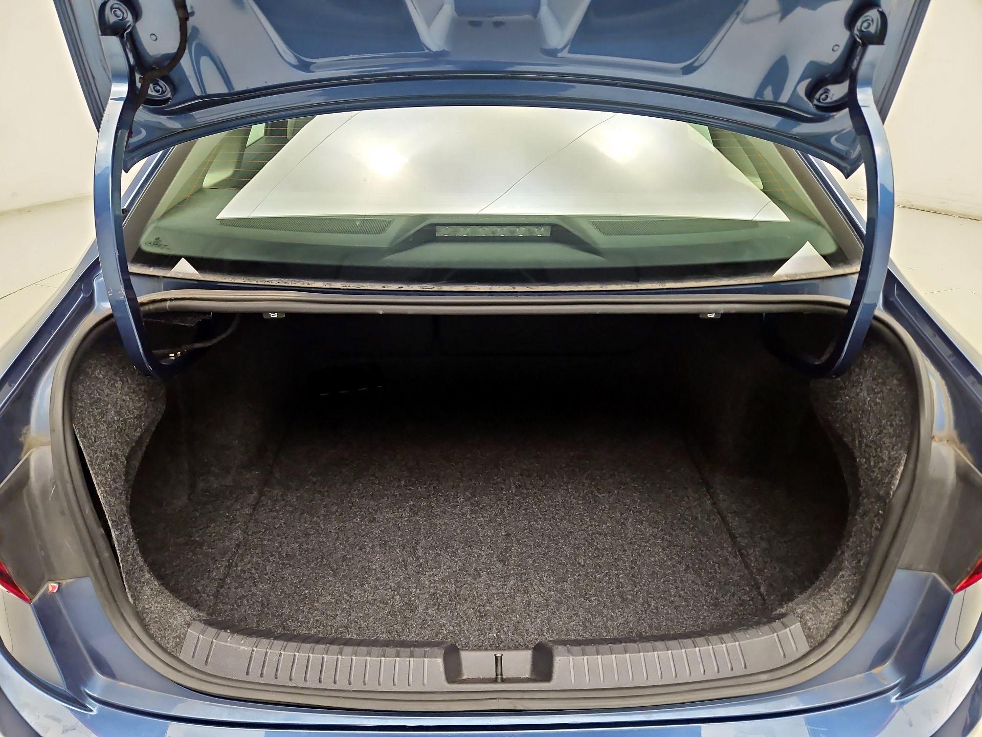 Thumbnail: 2019 Volkswagen Jetta - 18