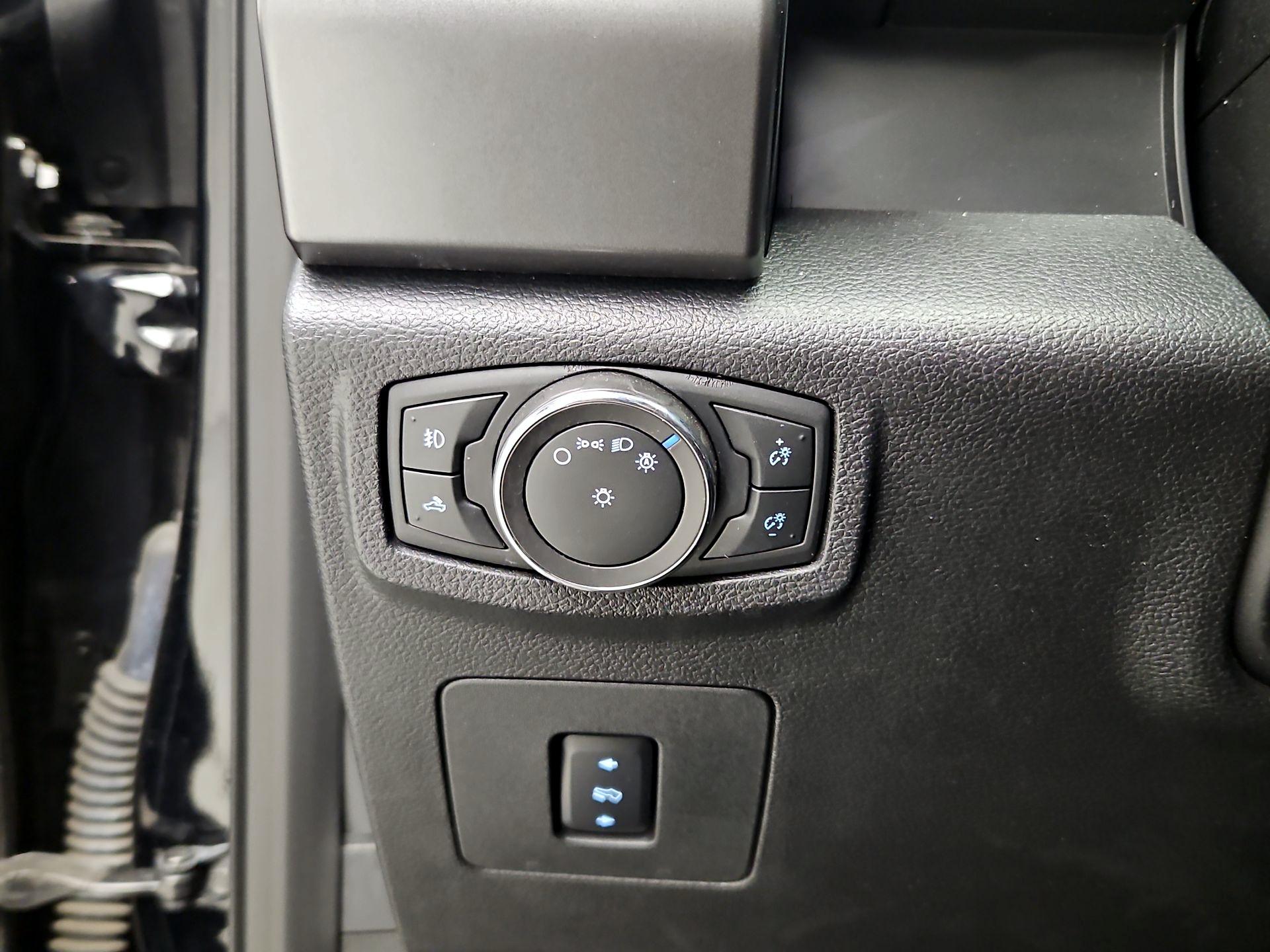 Thumbnail: 2016 Ford F-150 - 13