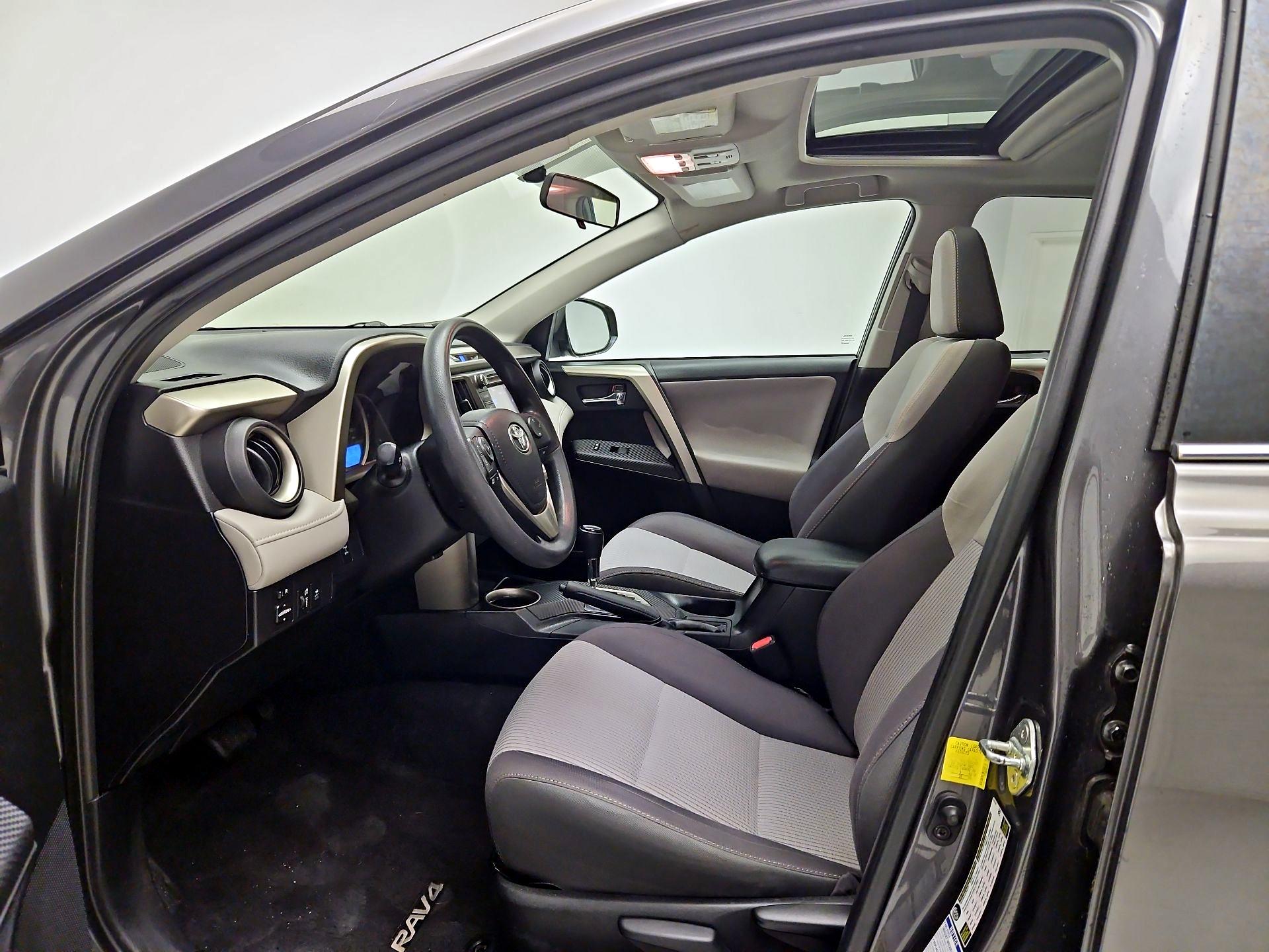 Thumbnail: 2015 Toyota RAV4 - 11