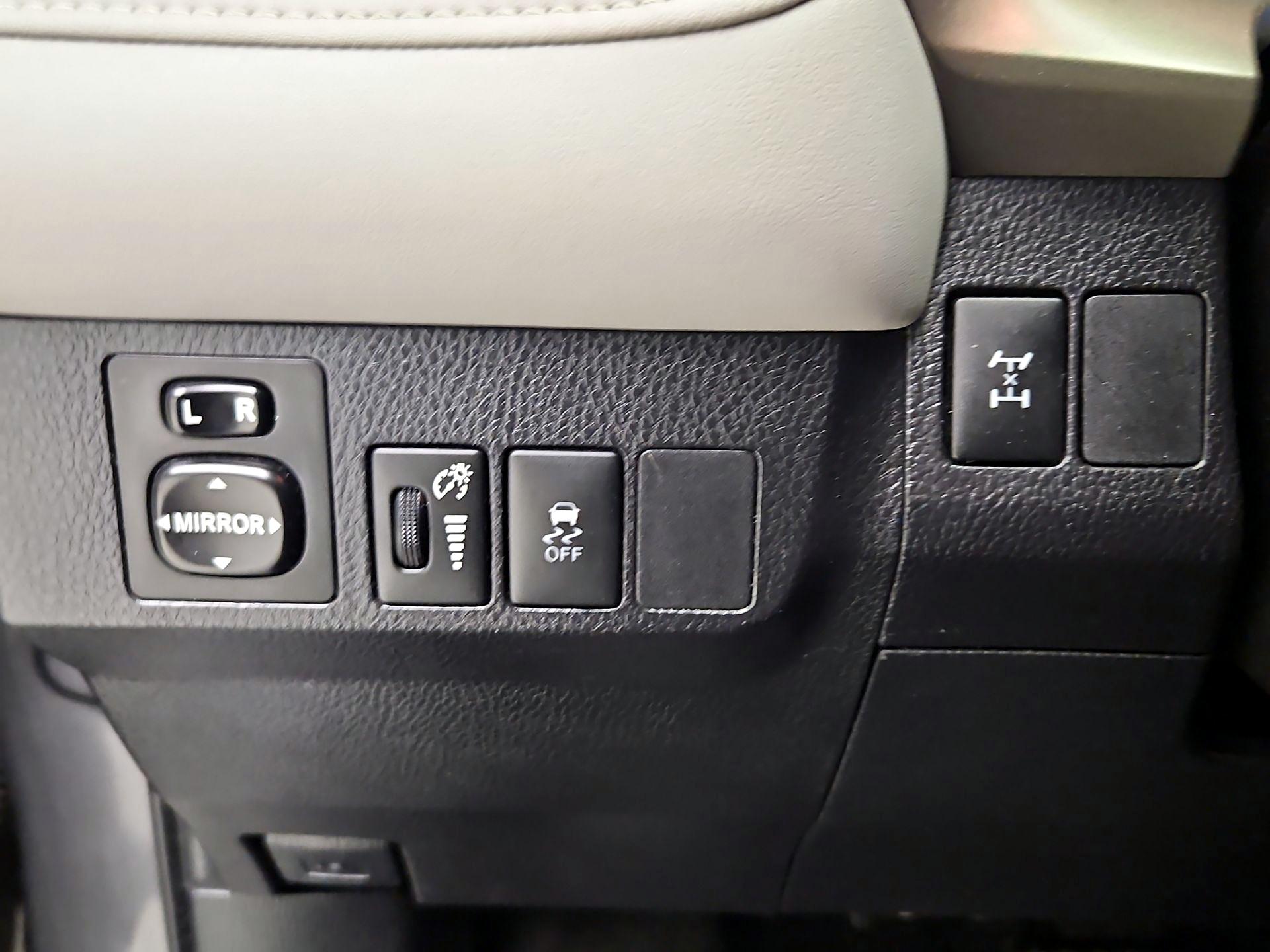 Thumbnail: 2015 Toyota RAV4 - 13