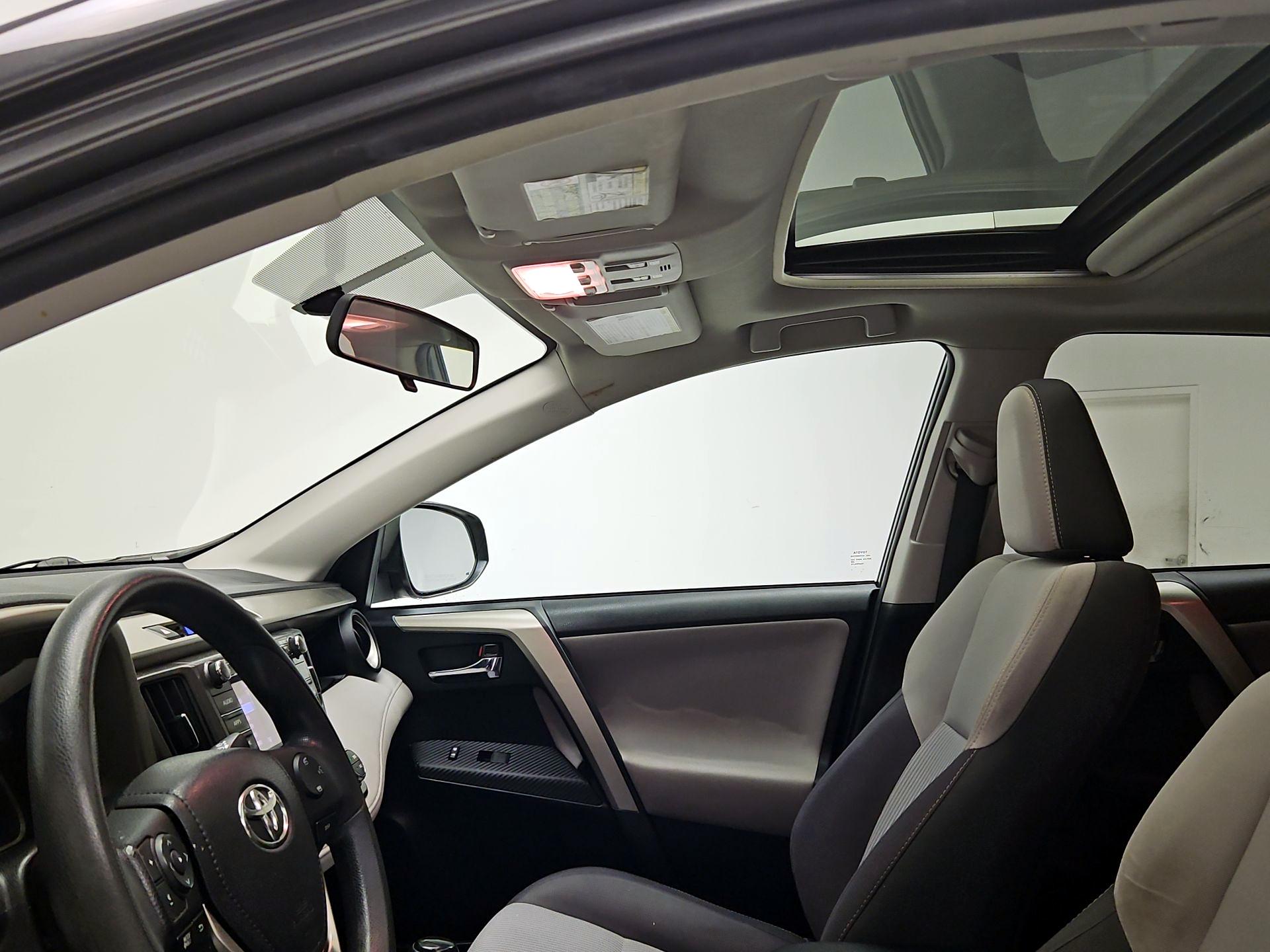 Thumbnail: 2015 Toyota RAV4 - 19