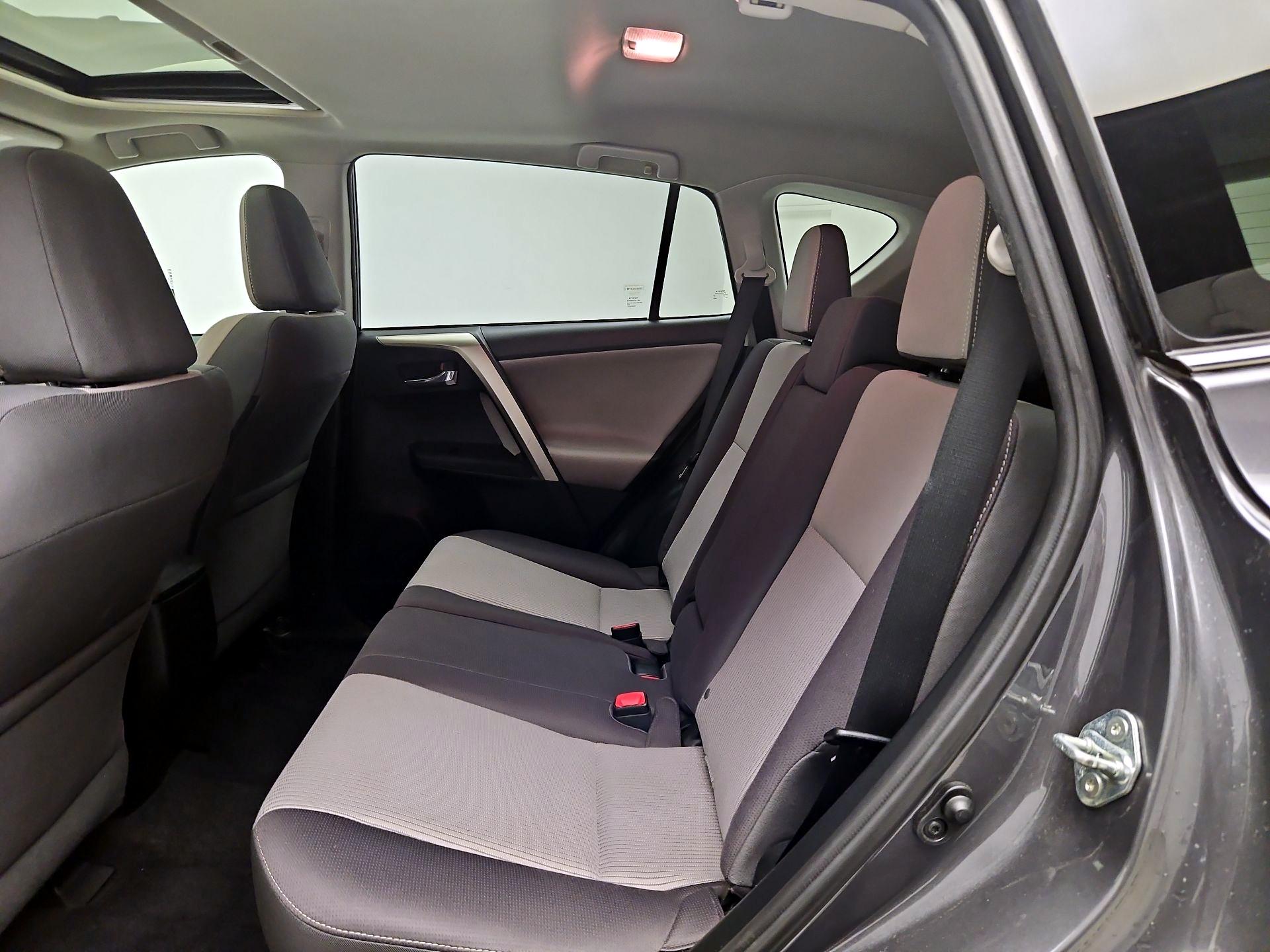 Thumbnail: 2015 Toyota RAV4 - 20