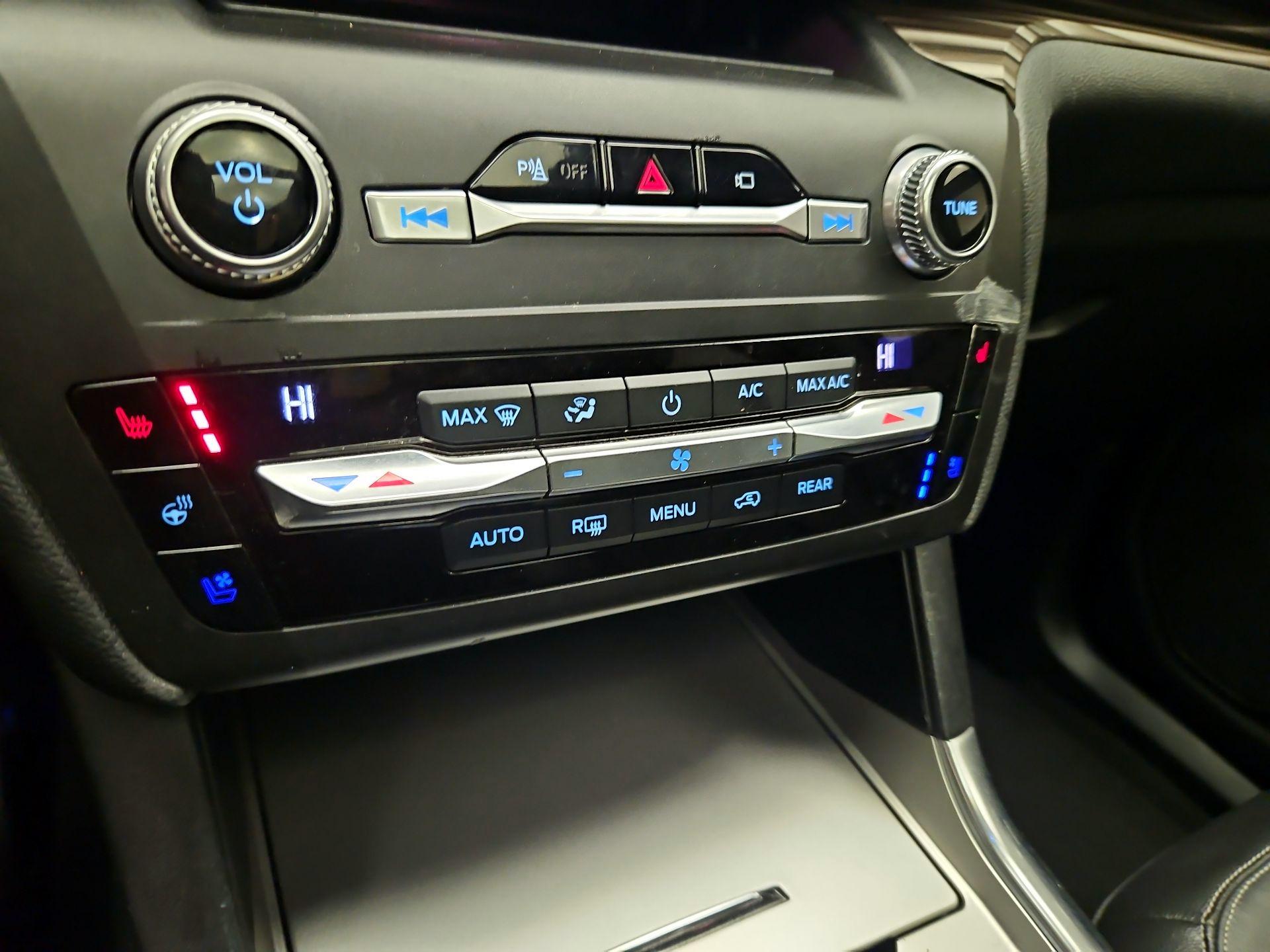 Thumbnail: 2020 Ford Explorer - 17