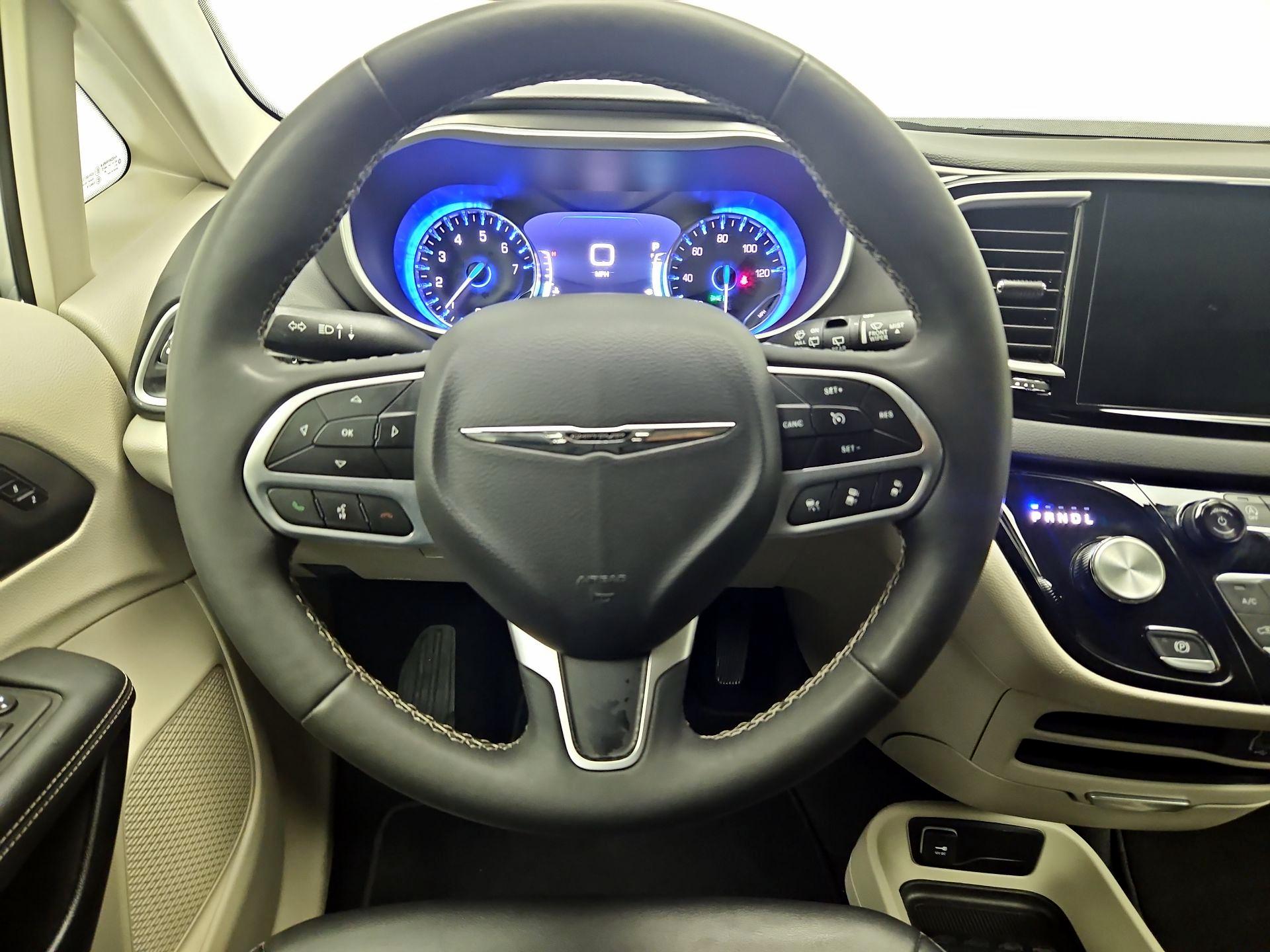 Thumbnail: 2024 Chrysler Pacifica - 10