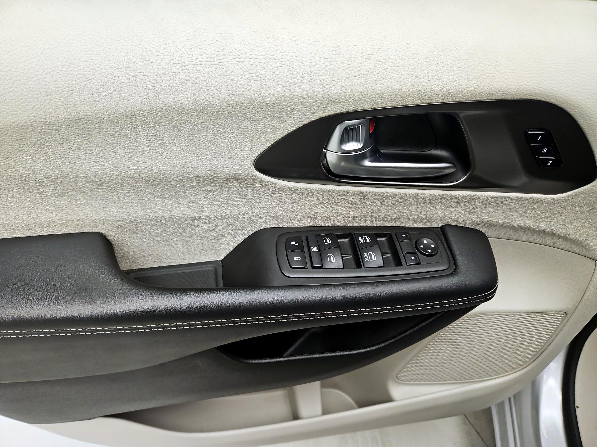 Thumbnail: 2024 Chrysler Pacifica - 12