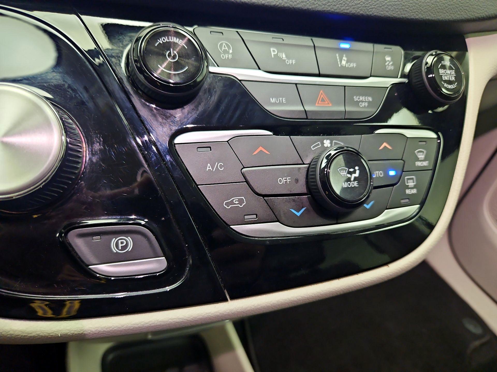 Thumbnail: 2024 Chrysler Pacifica - 16