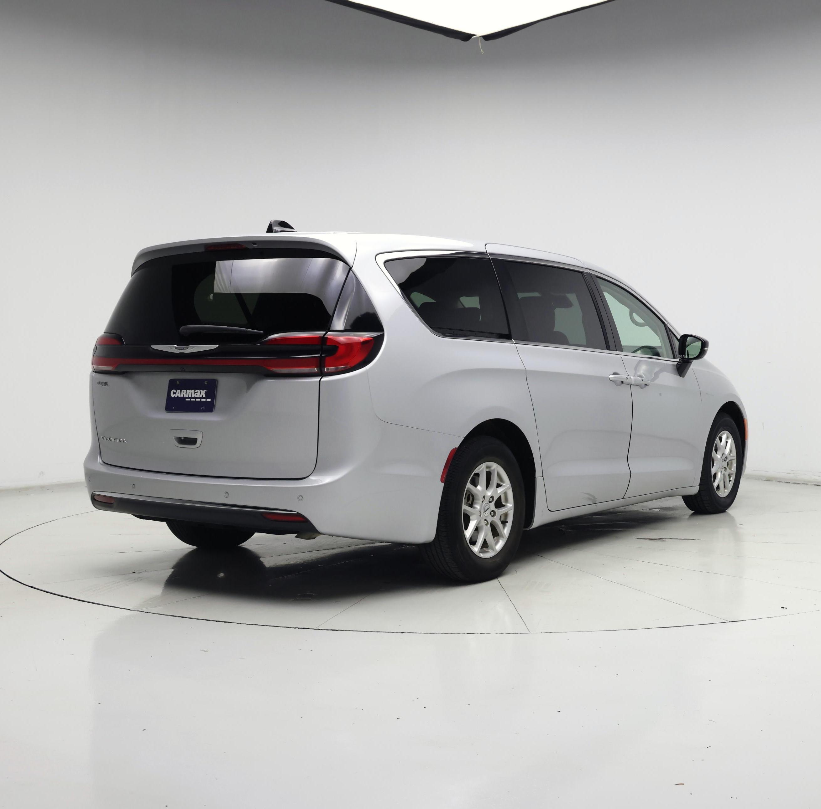 Thumbnail: 2024 Chrysler Pacifica - 8