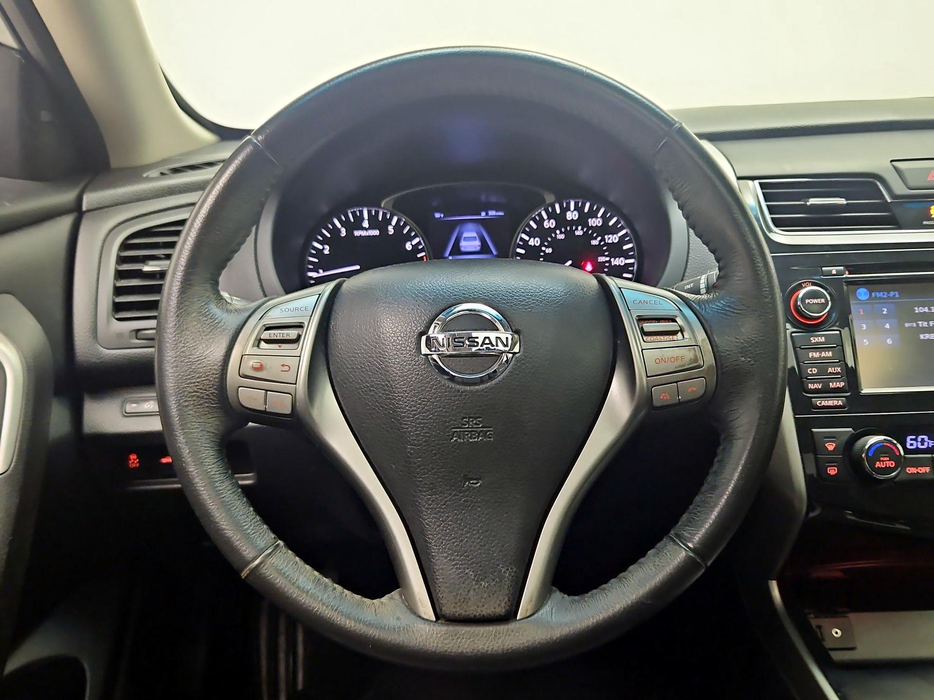 Thumbnail: 2015 Nissan Altima - 10