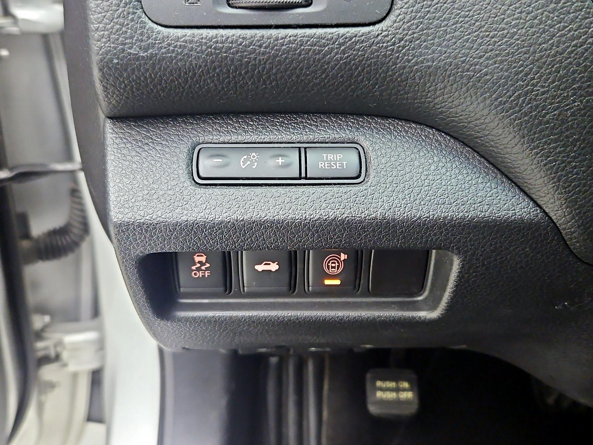 Thumbnail: 2015 Nissan Altima - 13