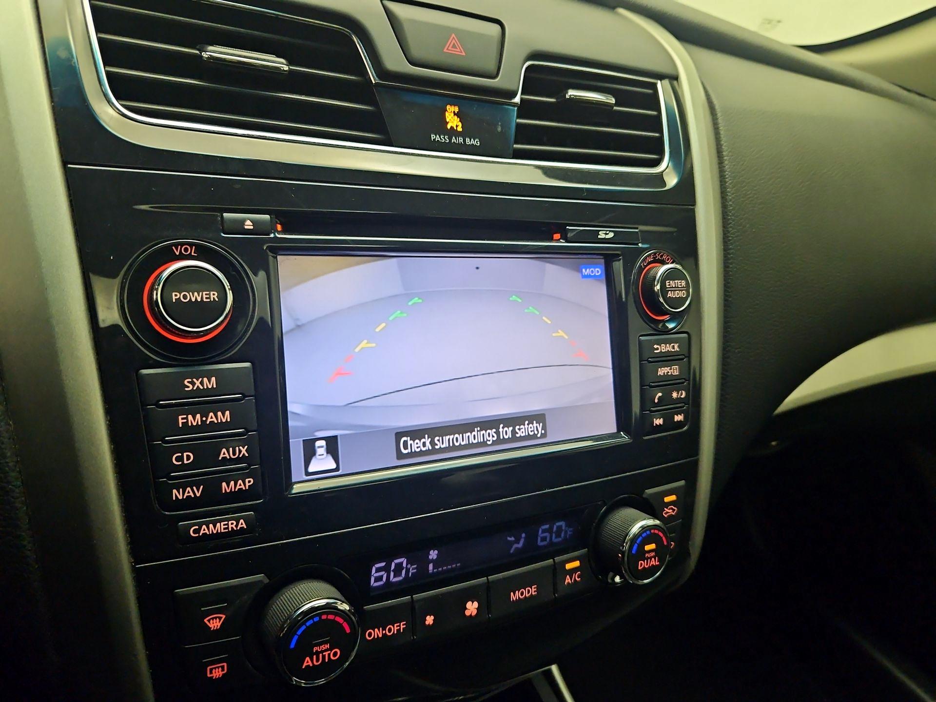 Thumbnail: 2015 Nissan Altima - 14