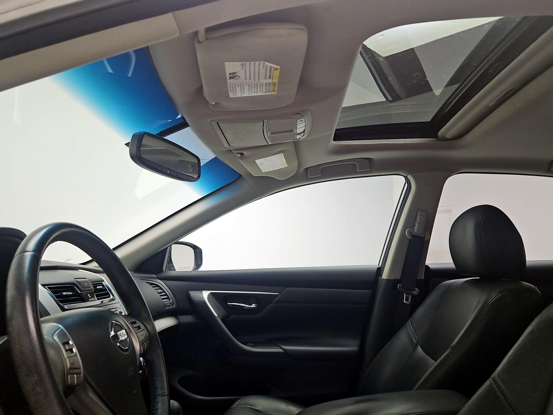 Thumbnail: 2015 Nissan Altima - 19