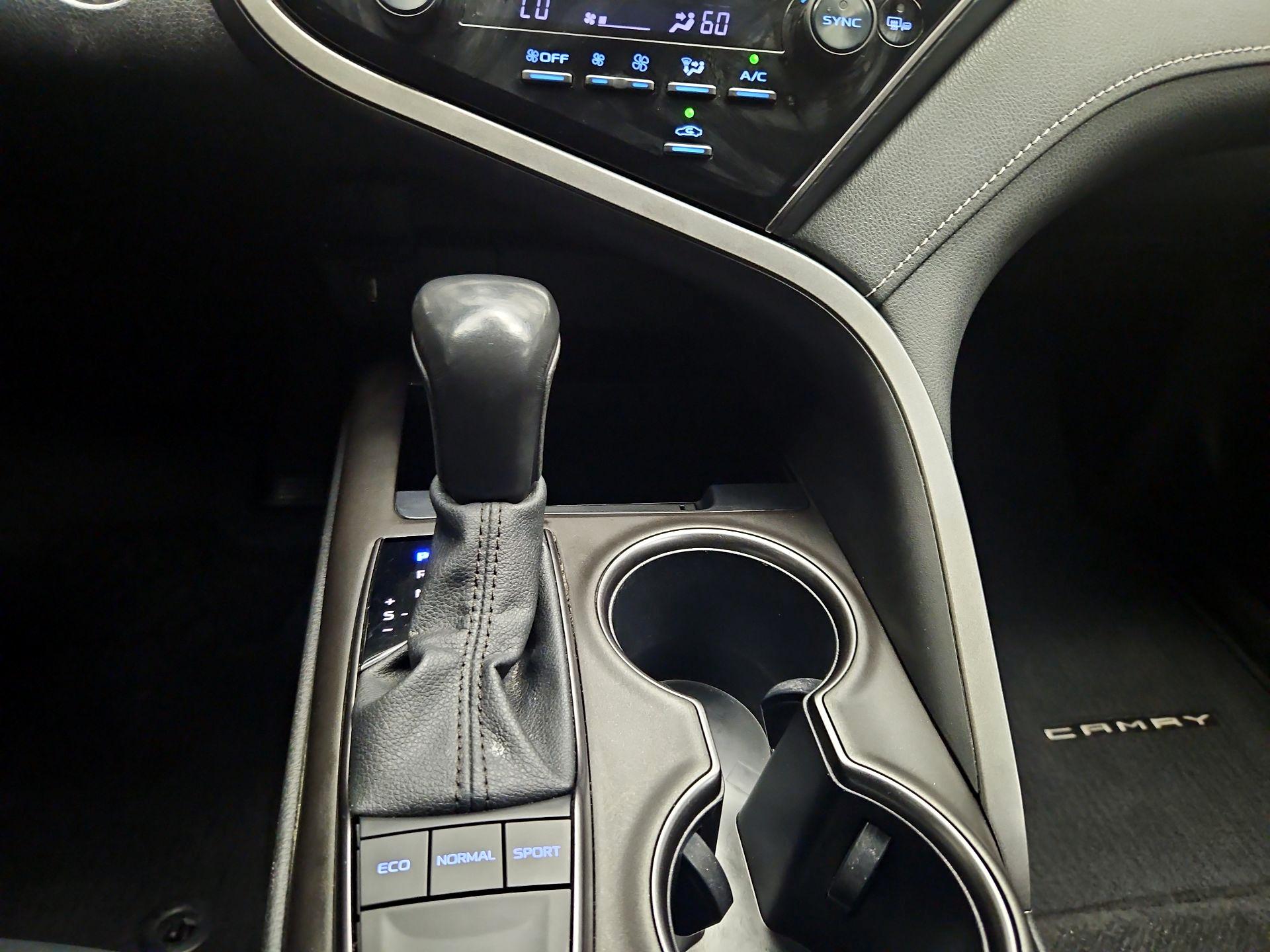 Thumbnail: 2022 Toyota Camry - 16