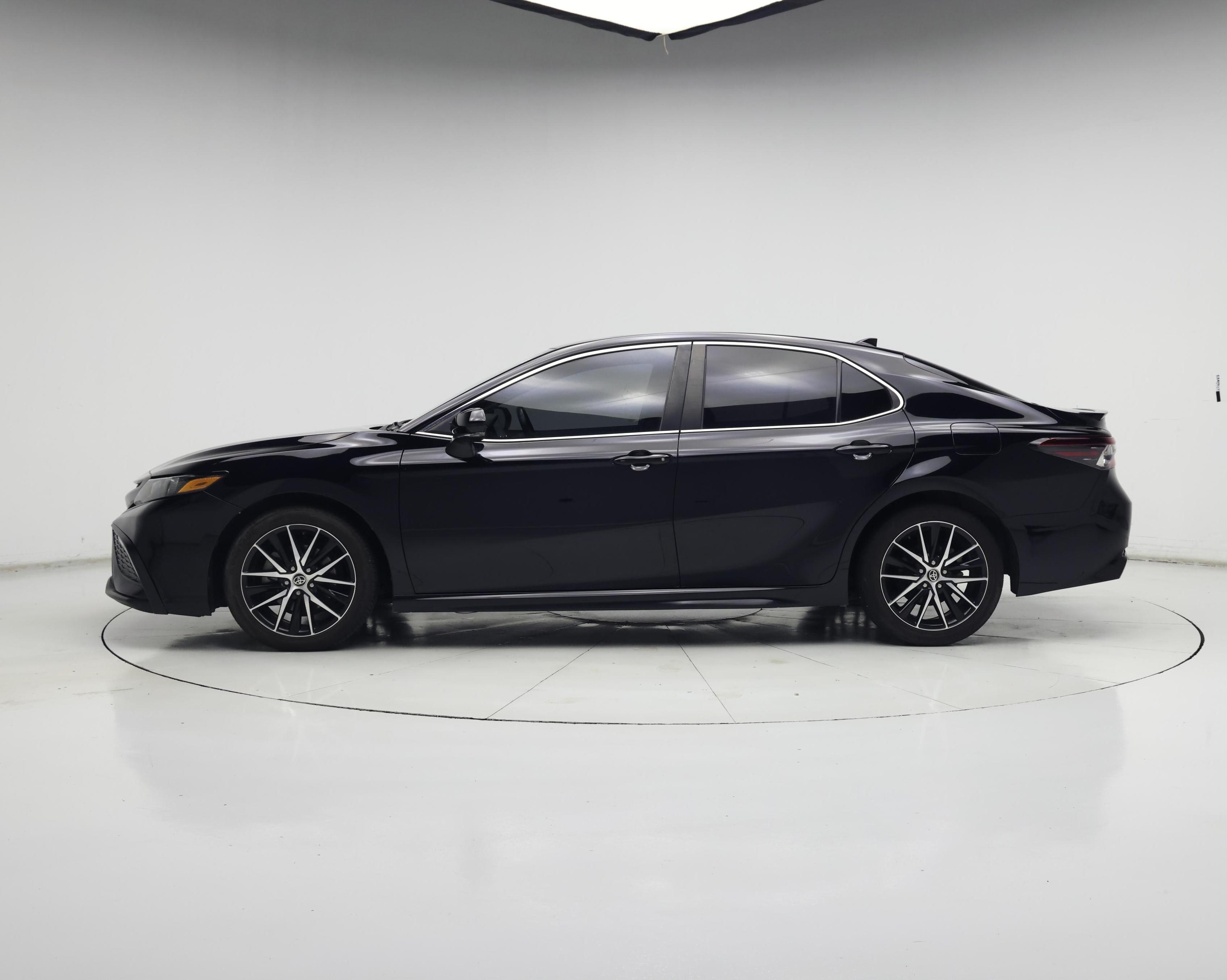 Thumbnail: 2022 Toyota Camry - 3