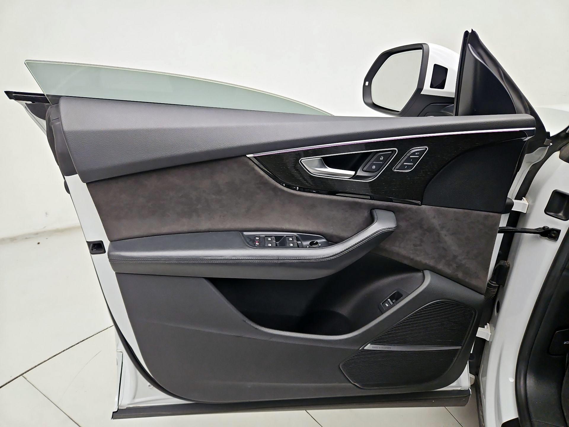 Thumbnail: 2019 Audi Q8 - 12