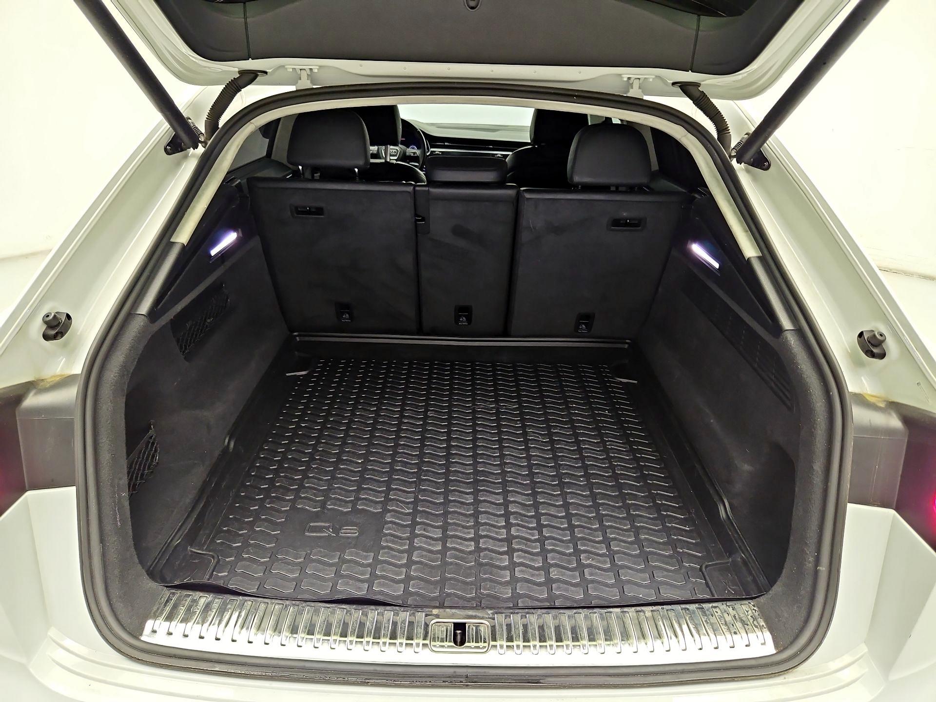 Thumbnail: 2019 Audi Q8 - 19