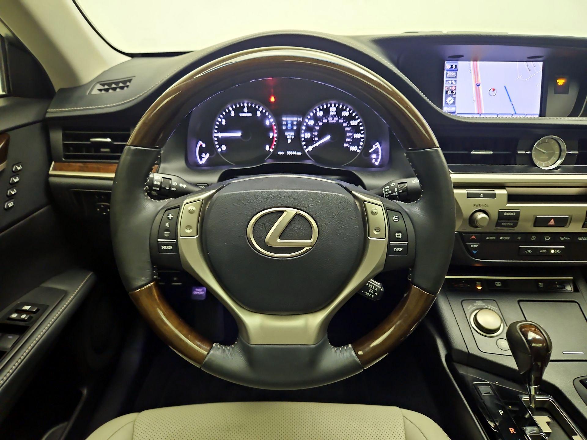 Thumbnail: 2014 Lexus ES - 10