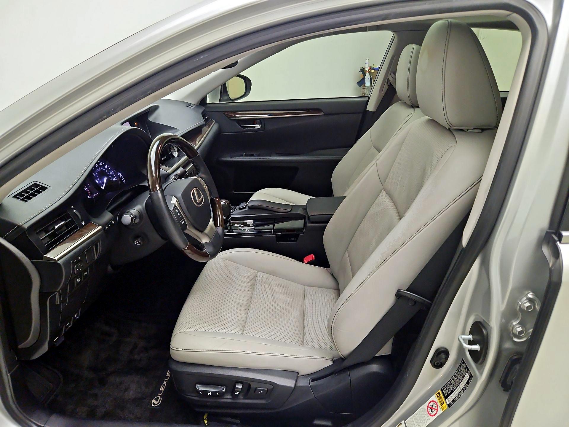 Thumbnail: 2014 Lexus ES - 11