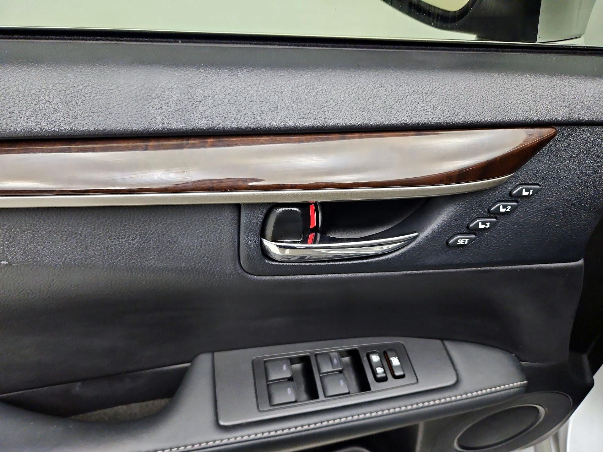 Thumbnail: 2014 Lexus ES - 12