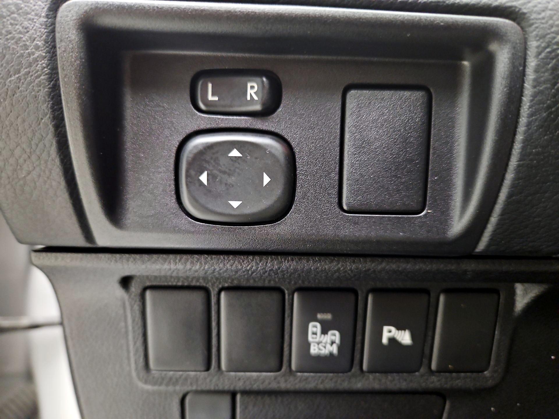 Thumbnail: 2014 Lexus ES - 13