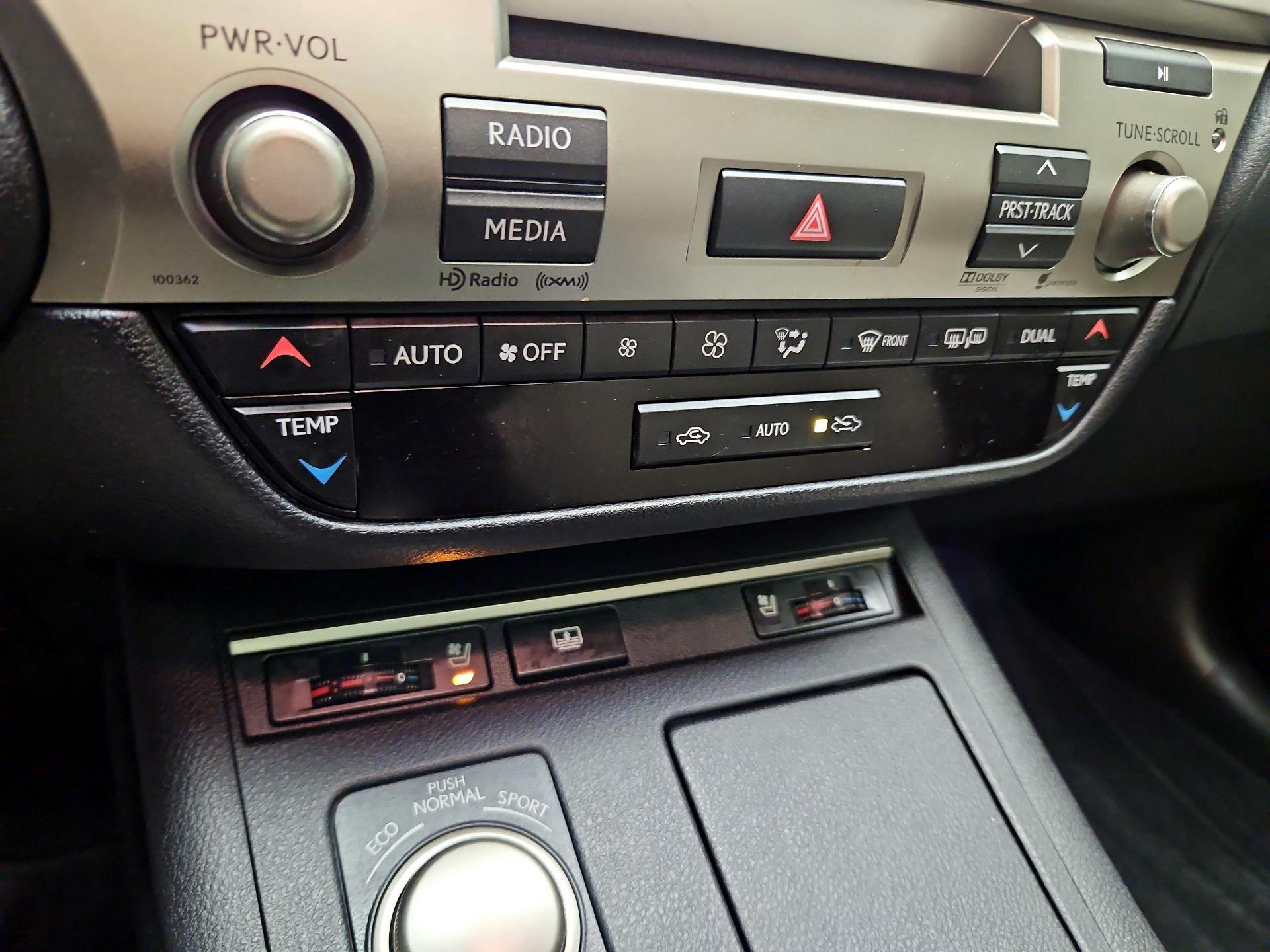 Thumbnail: 2014 Lexus ES - 16