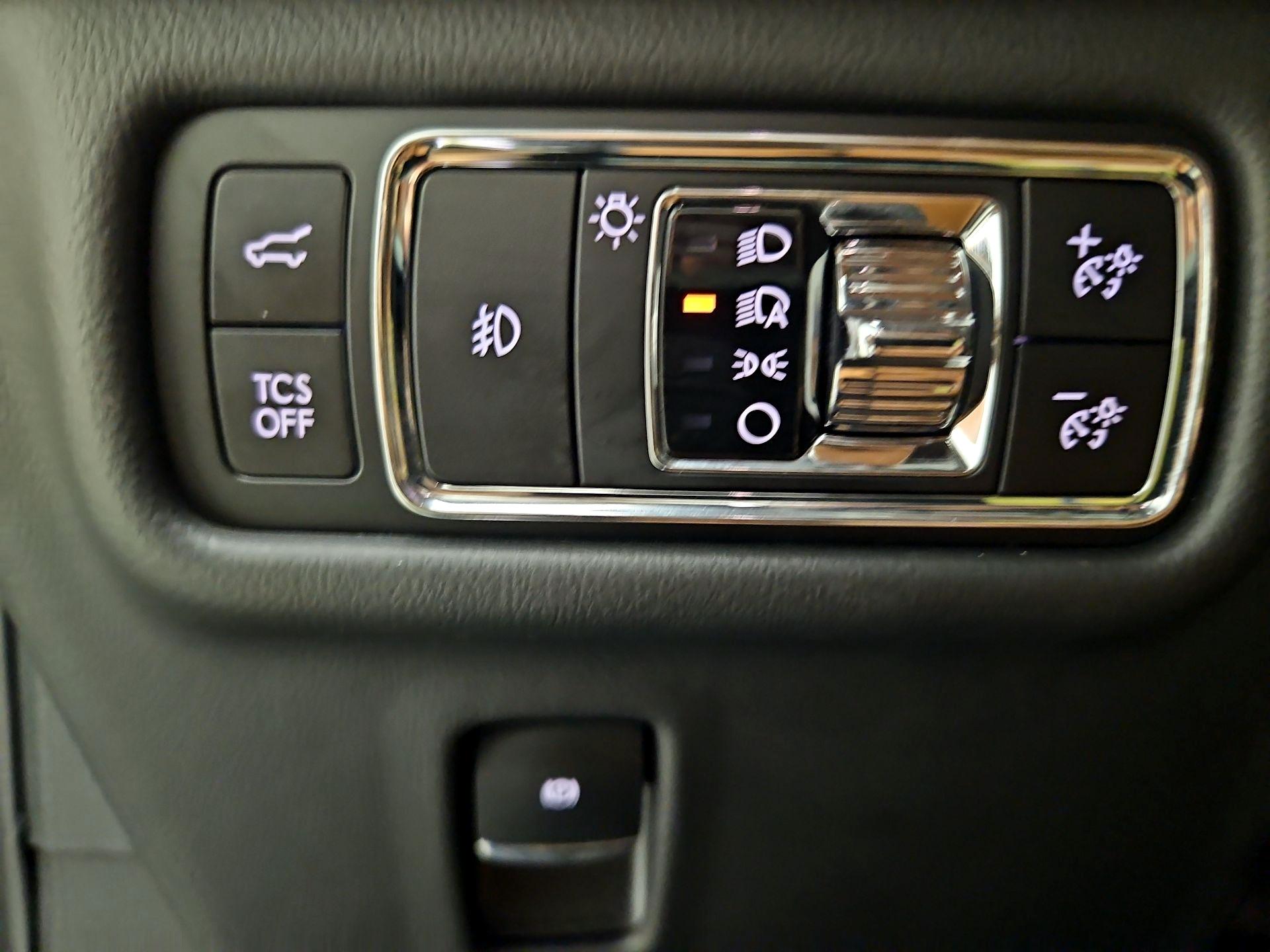 Thumbnail: 2023 Lincoln Nautilus - 13