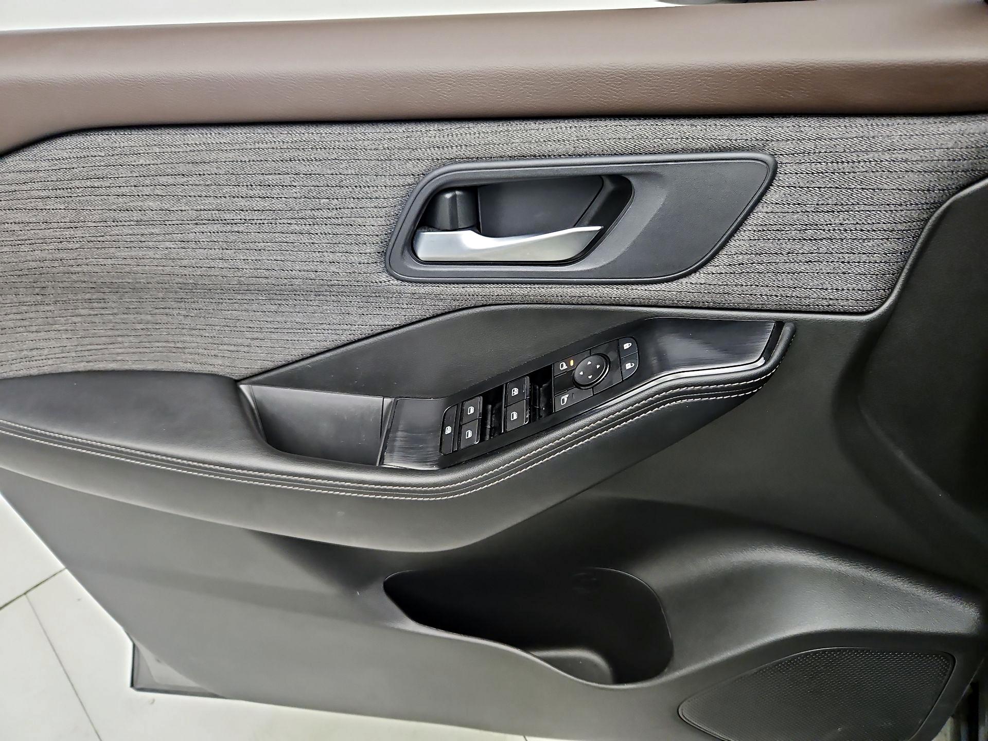 Thumbnail: 2023 Nissan Rogue - 12