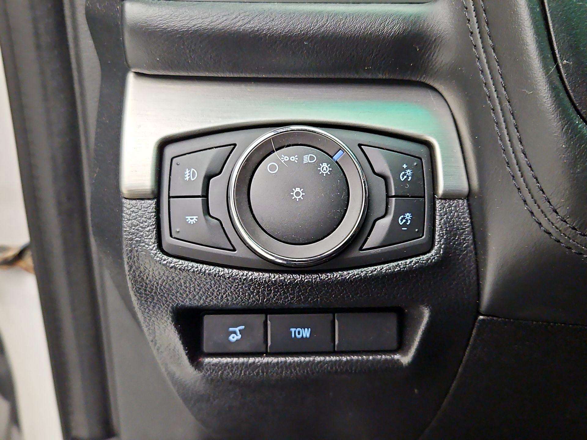 Thumbnail: 2016 Ford Explorer - 13