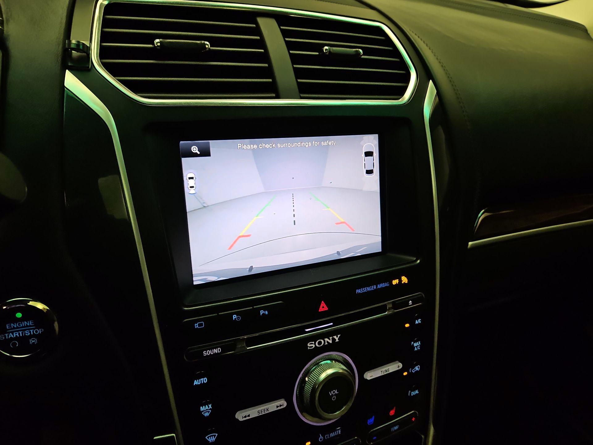 Thumbnail: 2016 Ford Explorer - 15