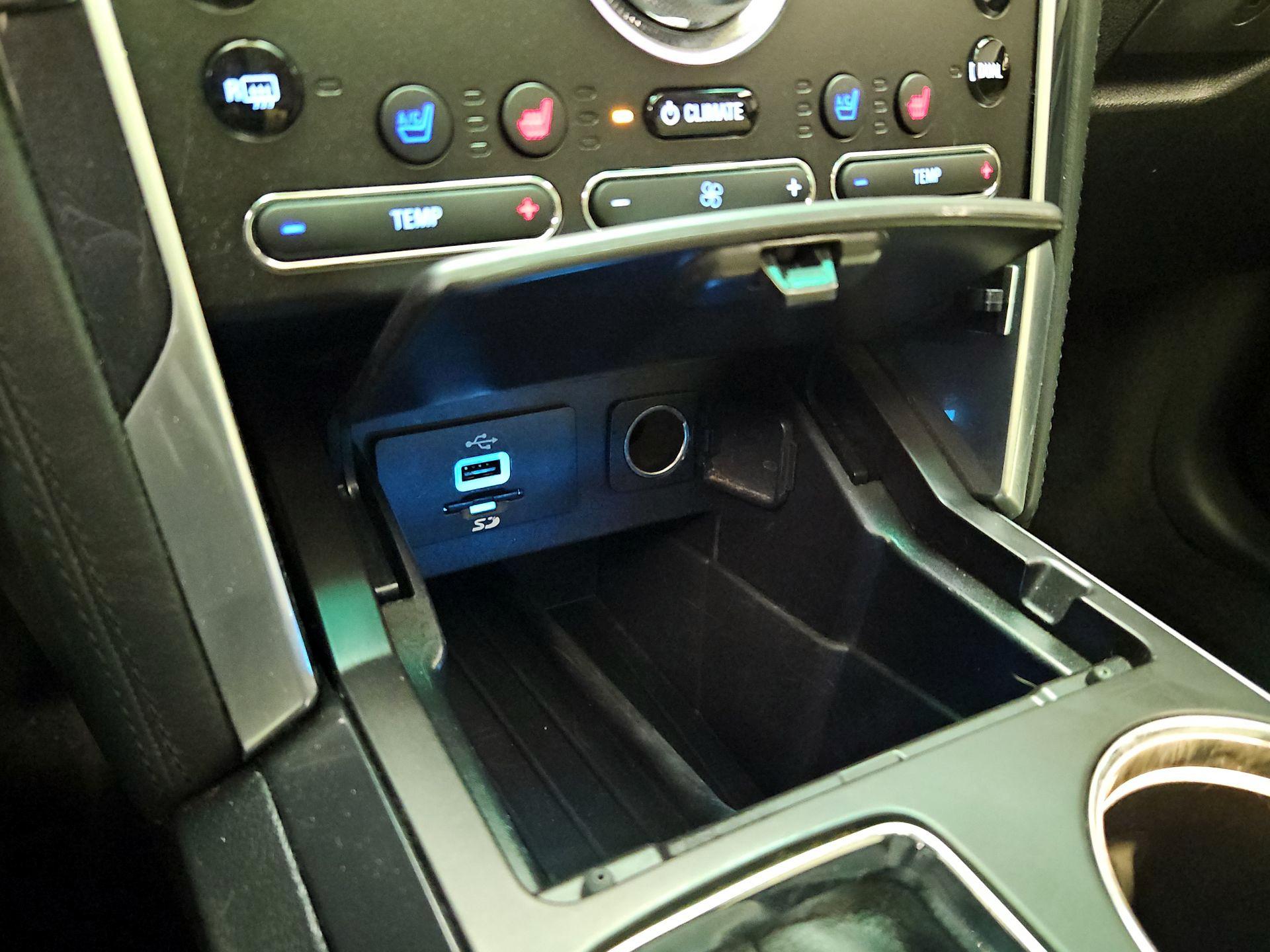 Thumbnail: 2016 Ford Explorer - 19