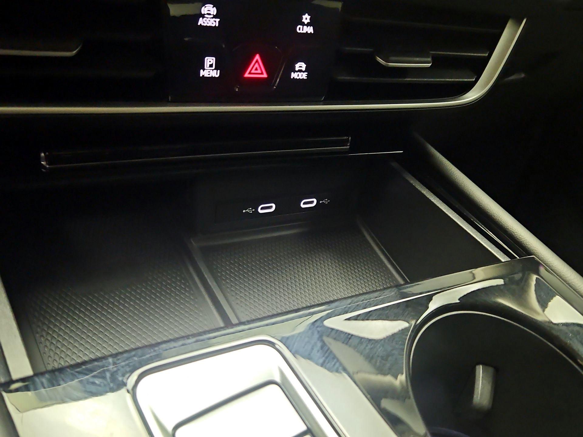 Thumbnail: 2024 Volkswagen Atlas - 18