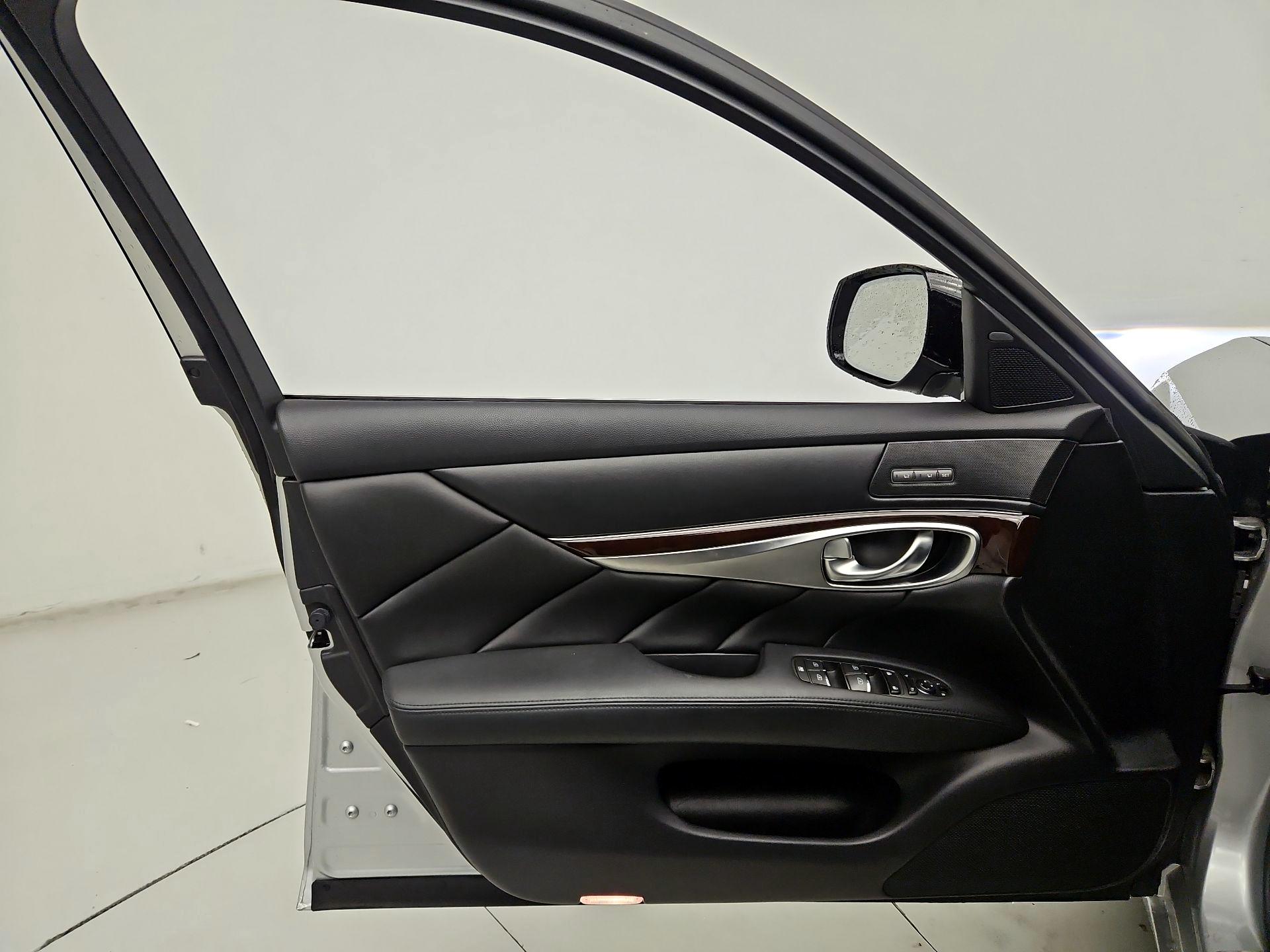 Thumbnail: 2015 INFINITI Q70 - 12