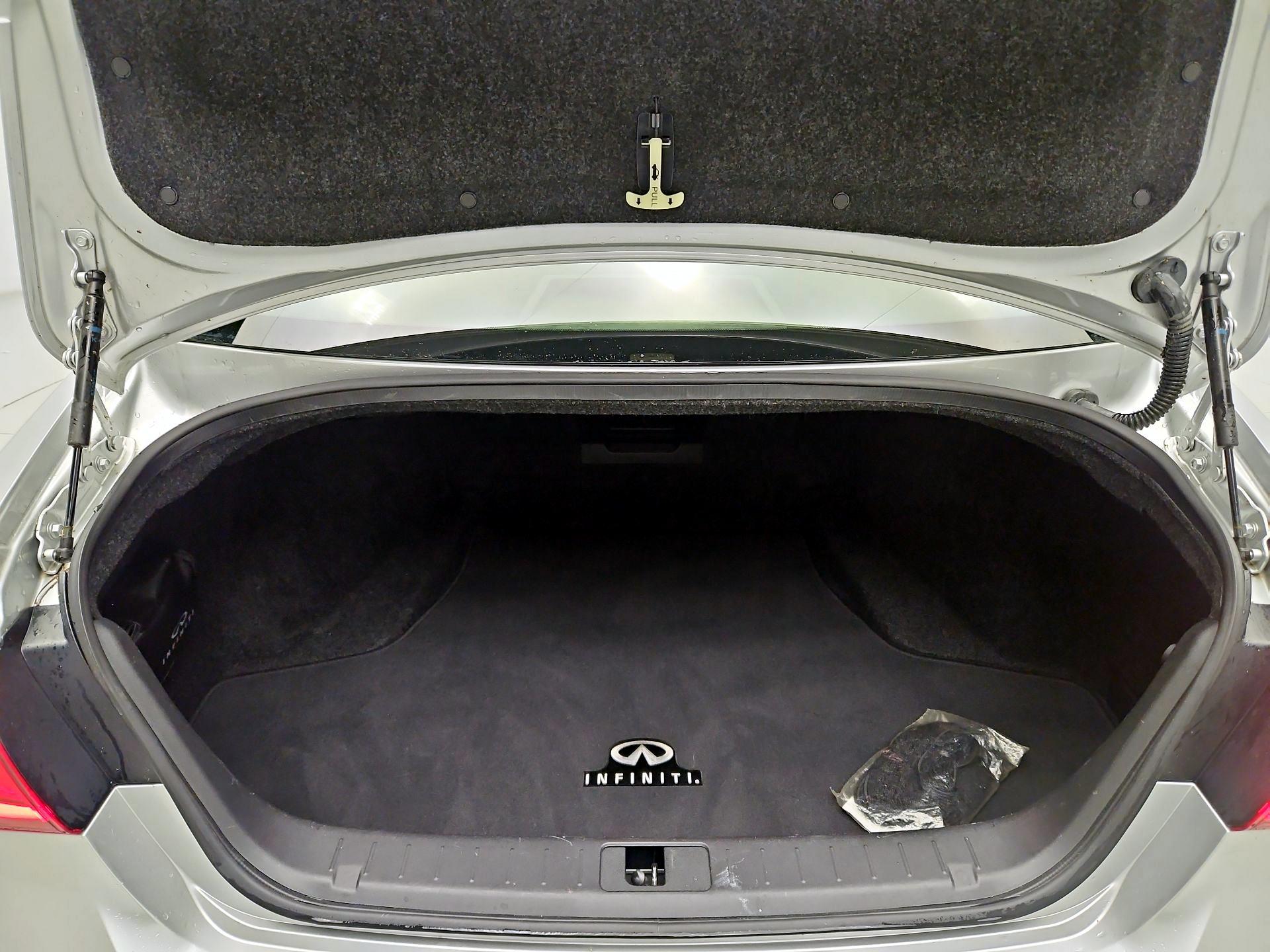 Thumbnail: 2015 INFINITI Q70 - 18