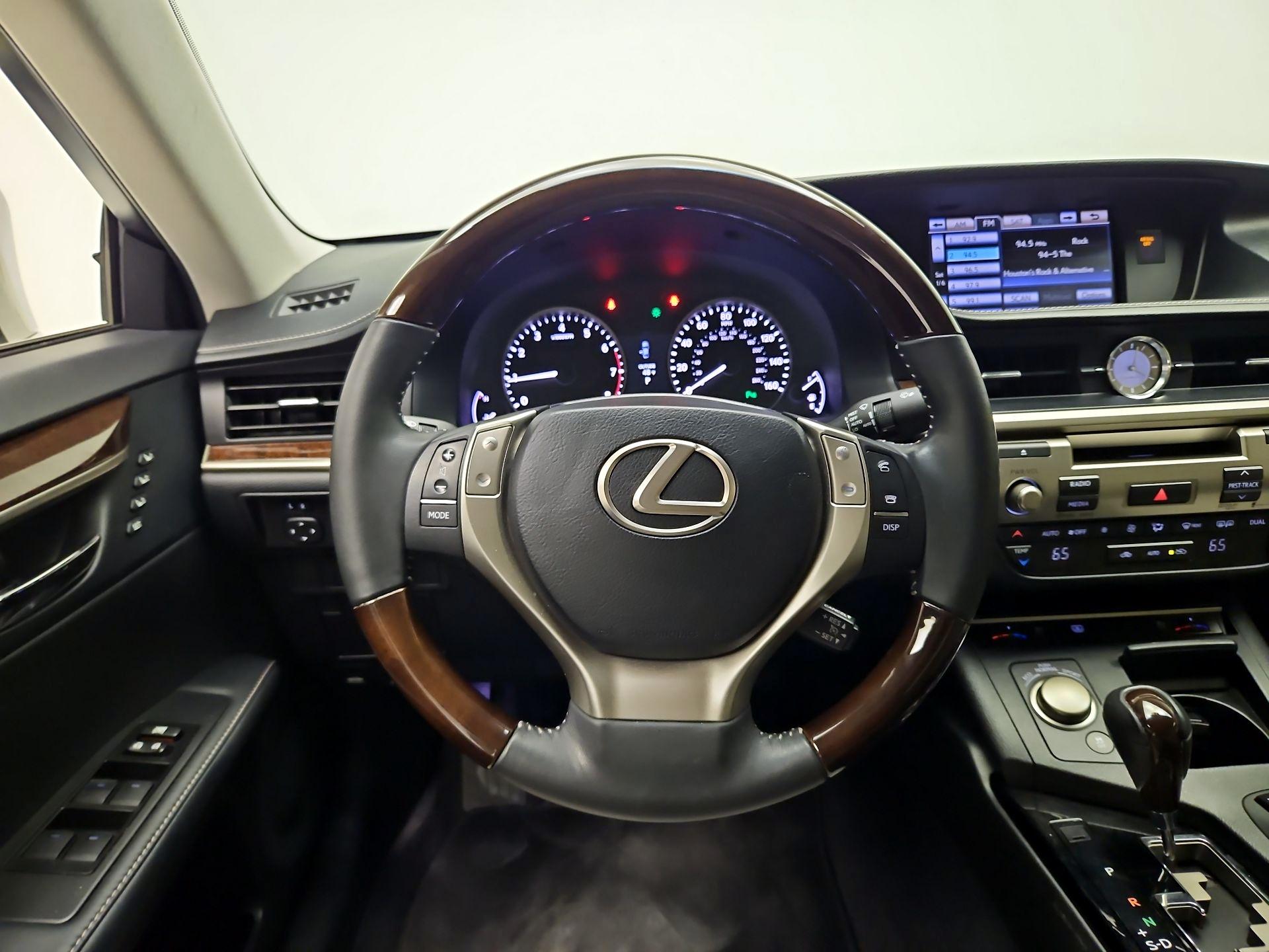 Thumbnail: 2014 Lexus ES - 10
