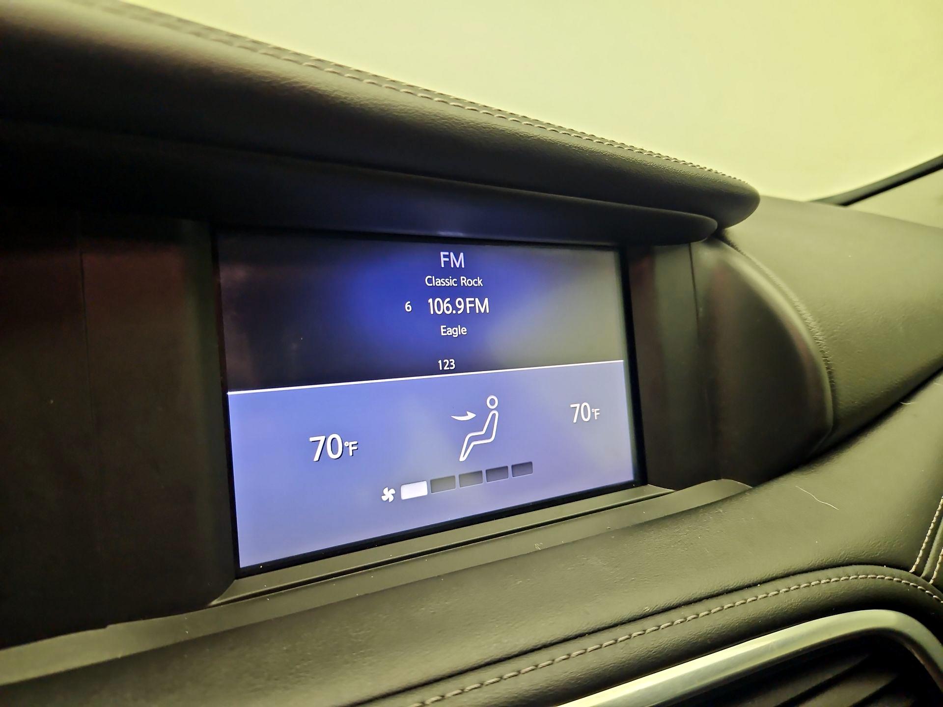 Thumbnail: 2018 INFINITI QX30 - 15