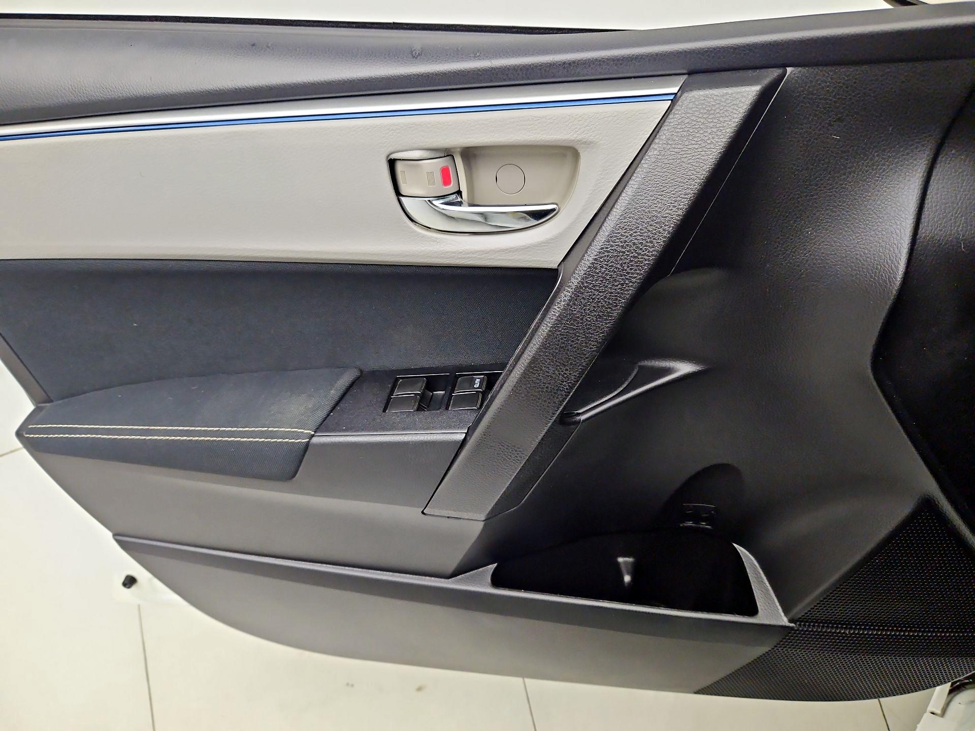 Thumbnail: 2015 Toyota Corolla - 12