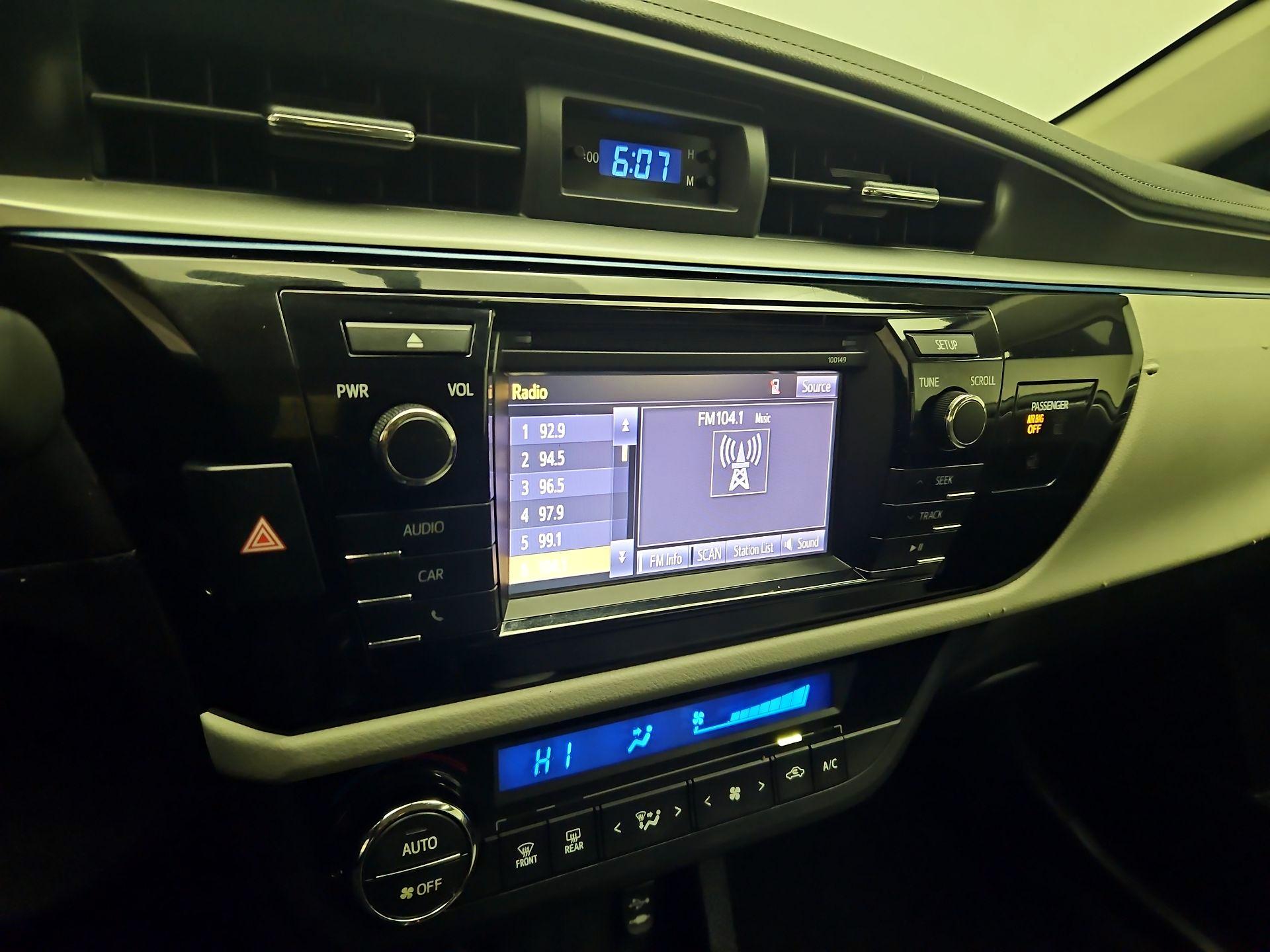 Thumbnail: 2015 Toyota Corolla - 15