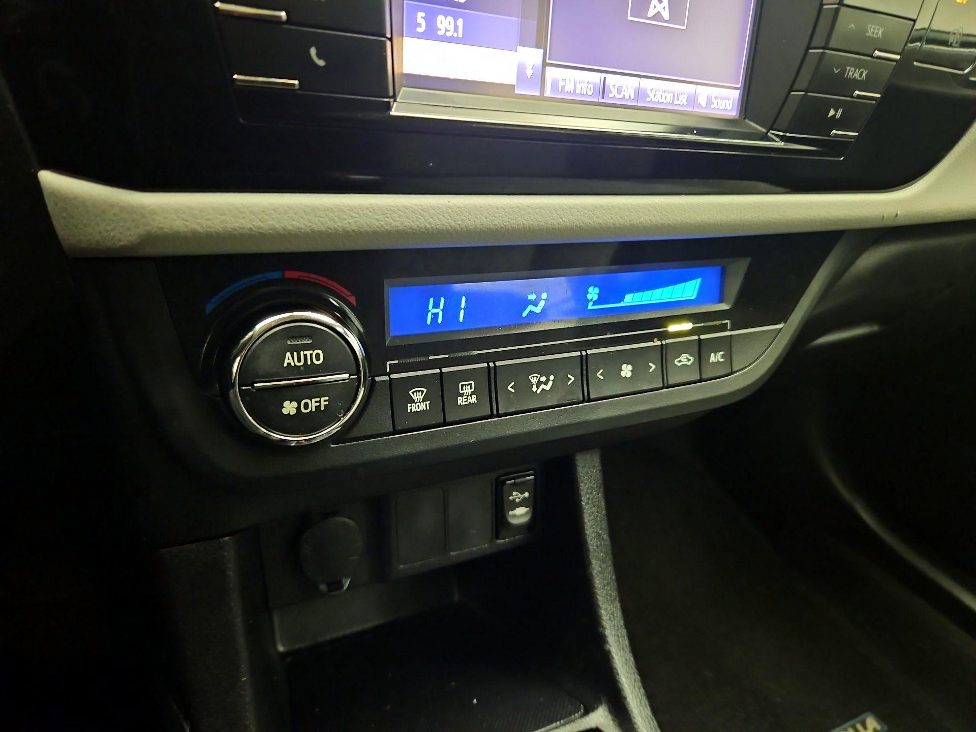 Thumbnail: 2015 Toyota Corolla - 16