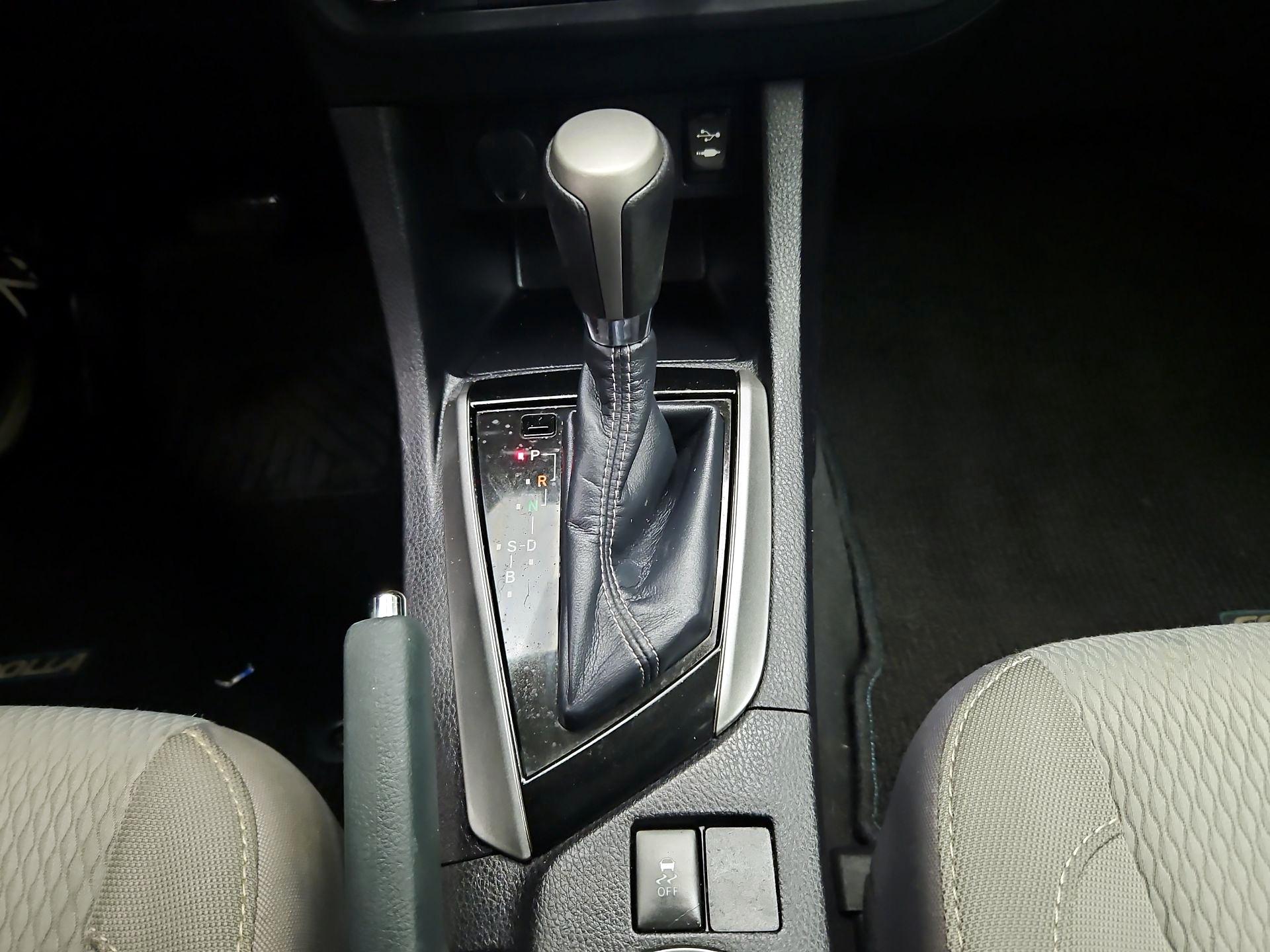 Thumbnail: 2015 Toyota Corolla - 17