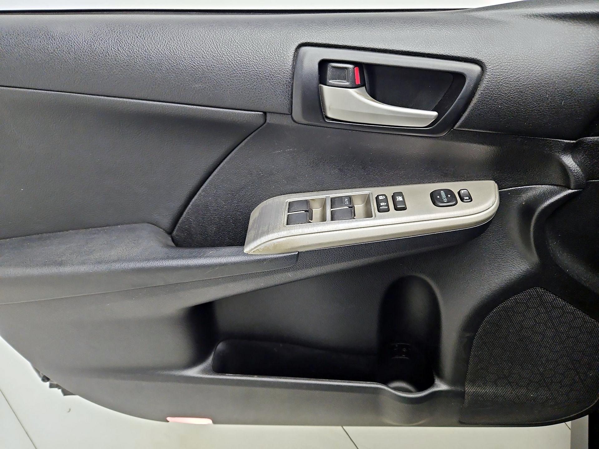 Thumbnail: 2014 Toyota Camry - 10