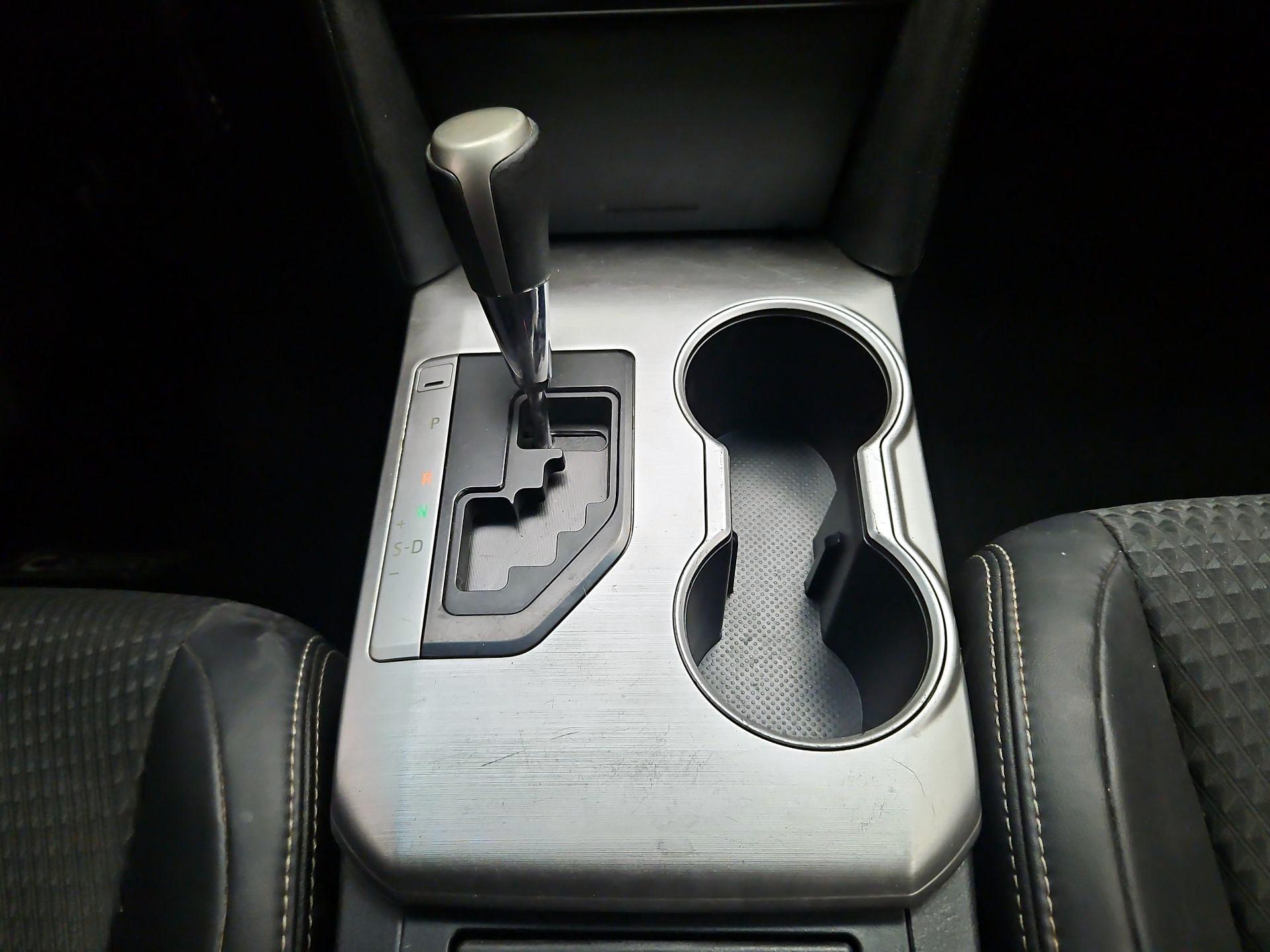 Thumbnail: 2014 Toyota Camry - 15