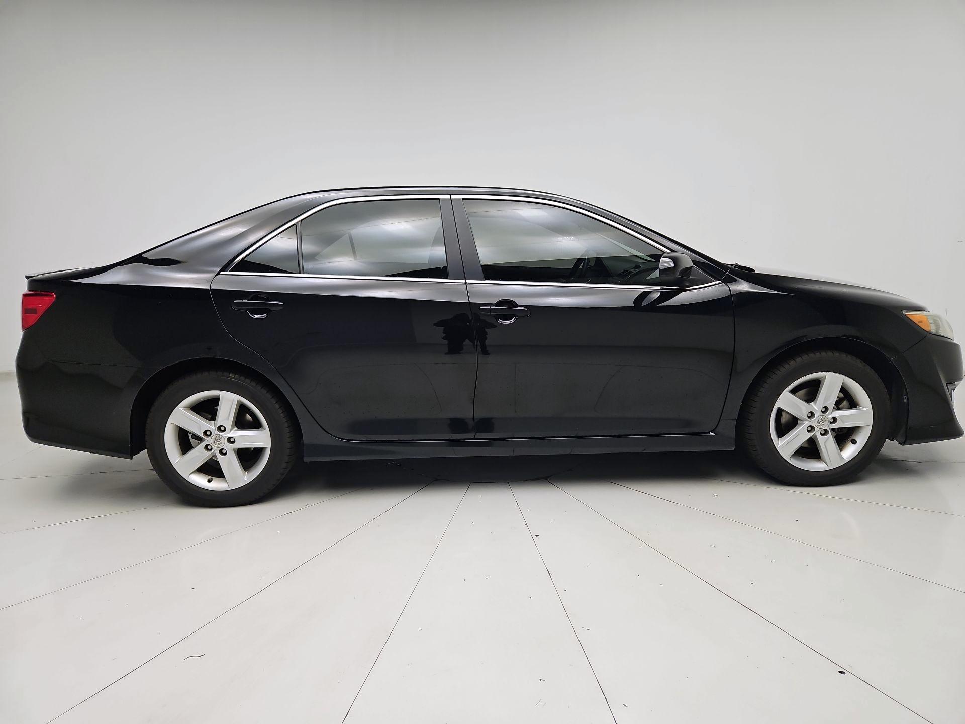 Thumbnail: 2014 Toyota Camry - 4